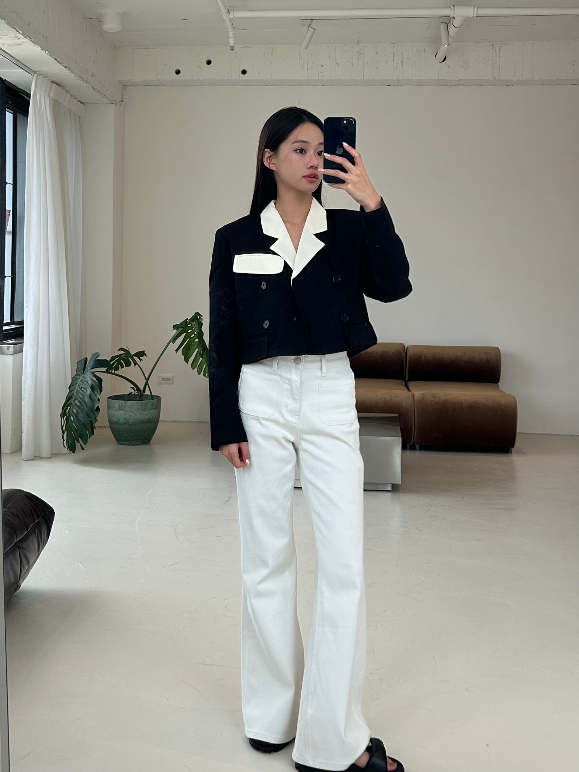短版墊肩西裝外套<br>Tailored Cropped Blazer