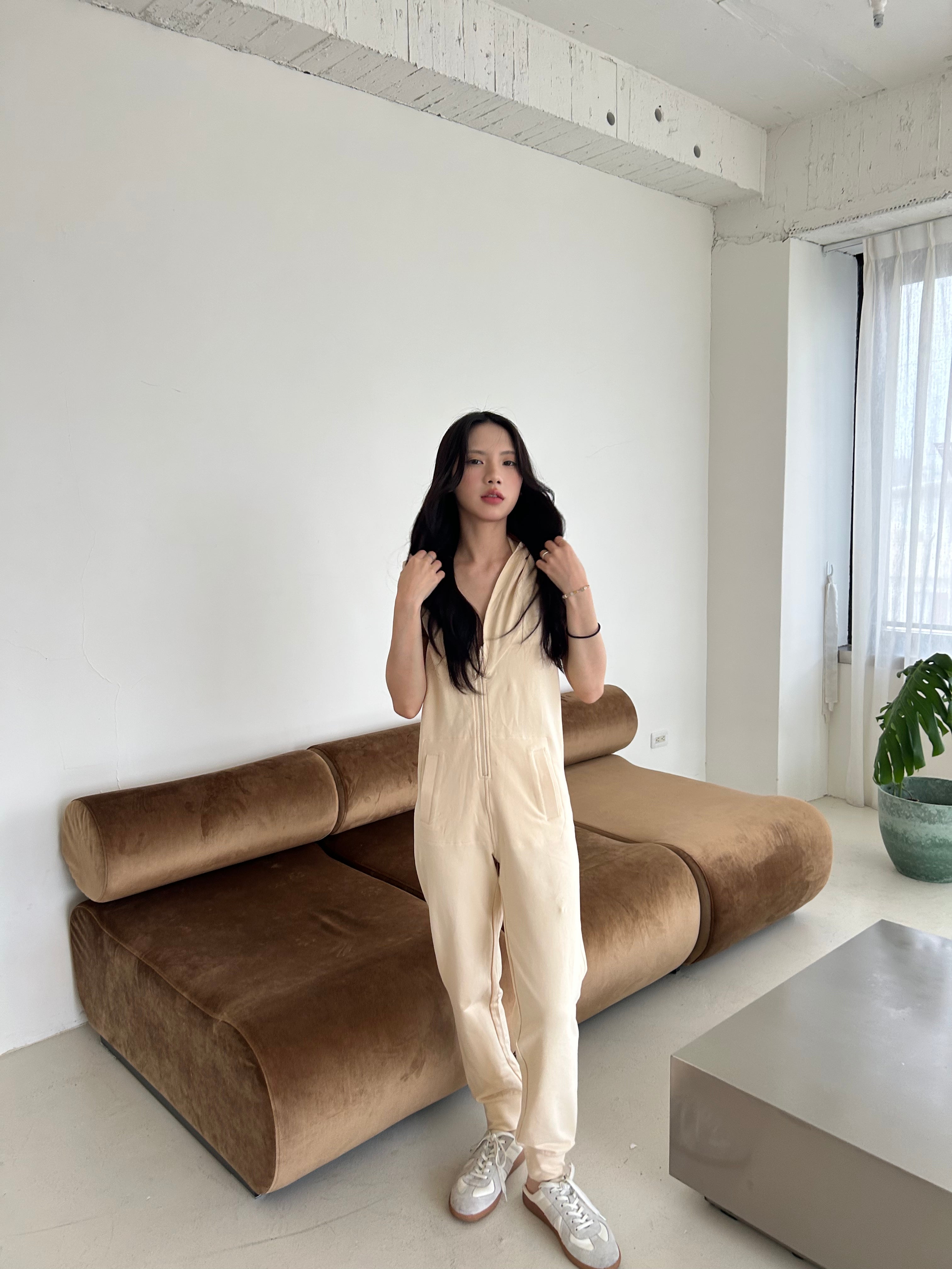 露背無袖連身褲<br>Zipped Jogger Jumpsuit