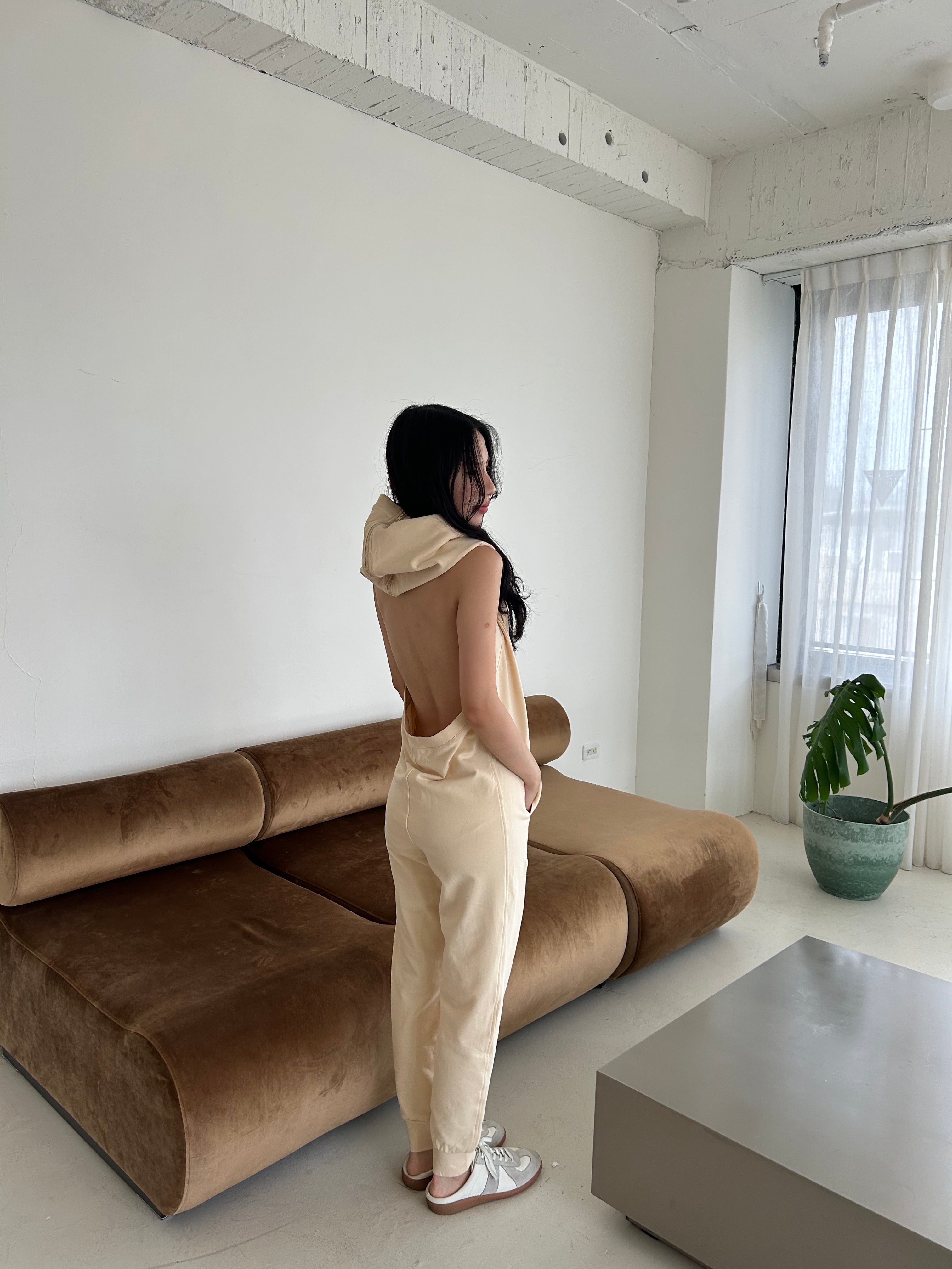 露背無袖連身褲<br>Zipped Jogger Jumpsuit