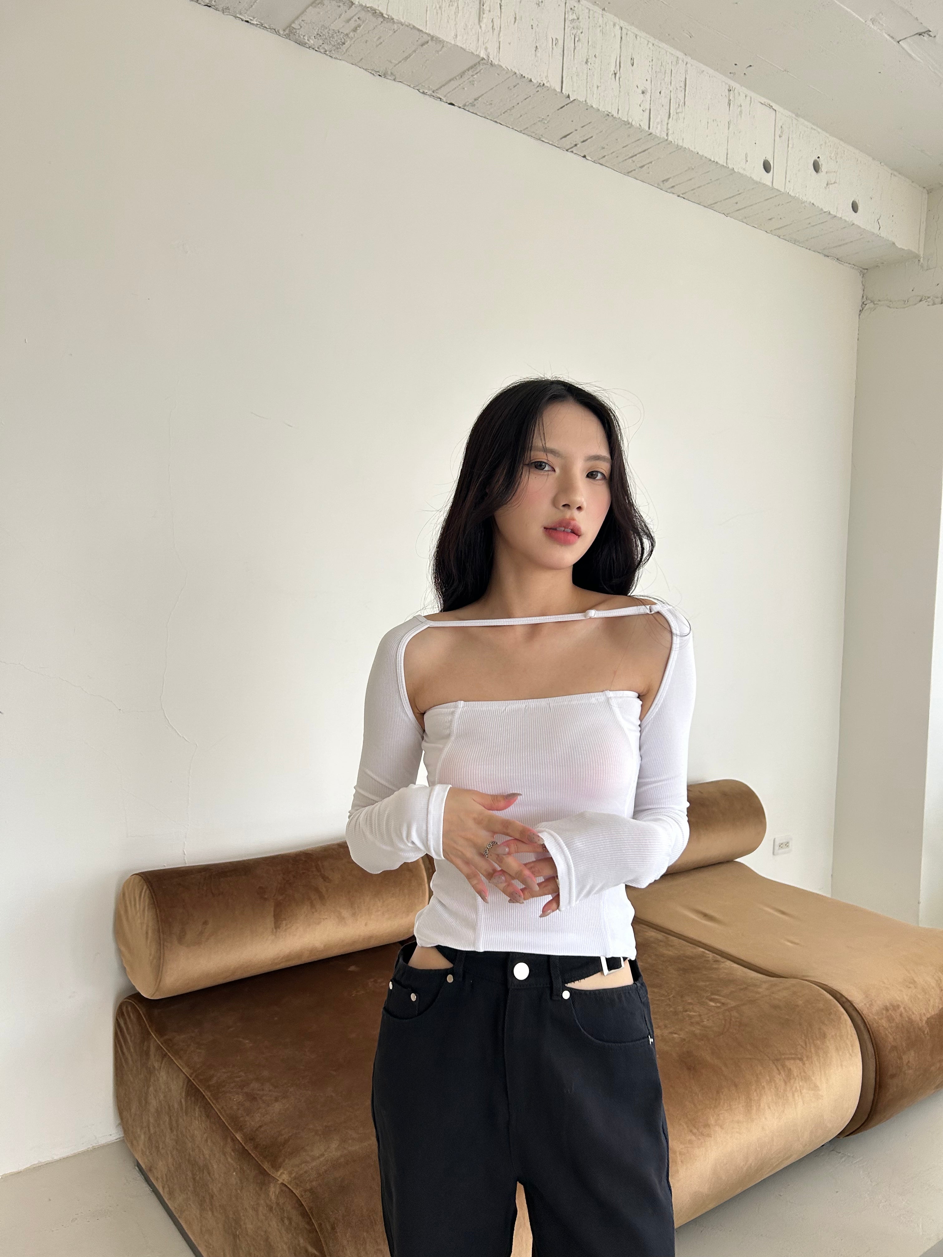 長袖落肩羅紋上衣<br>Off The Shoulder Ribbed Top
