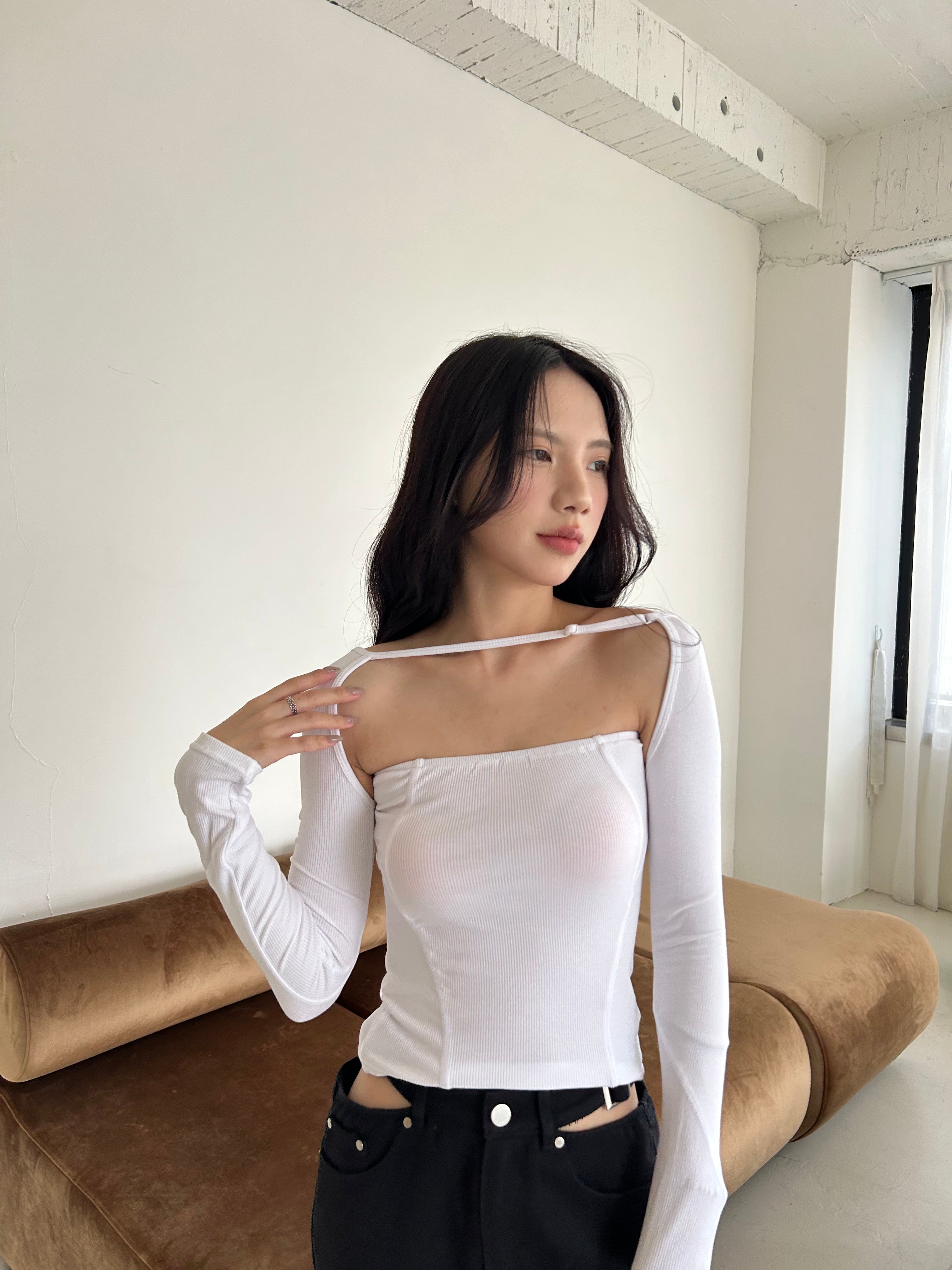 長袖落肩羅紋上衣<br>Off The Shoulder Ribbed Top