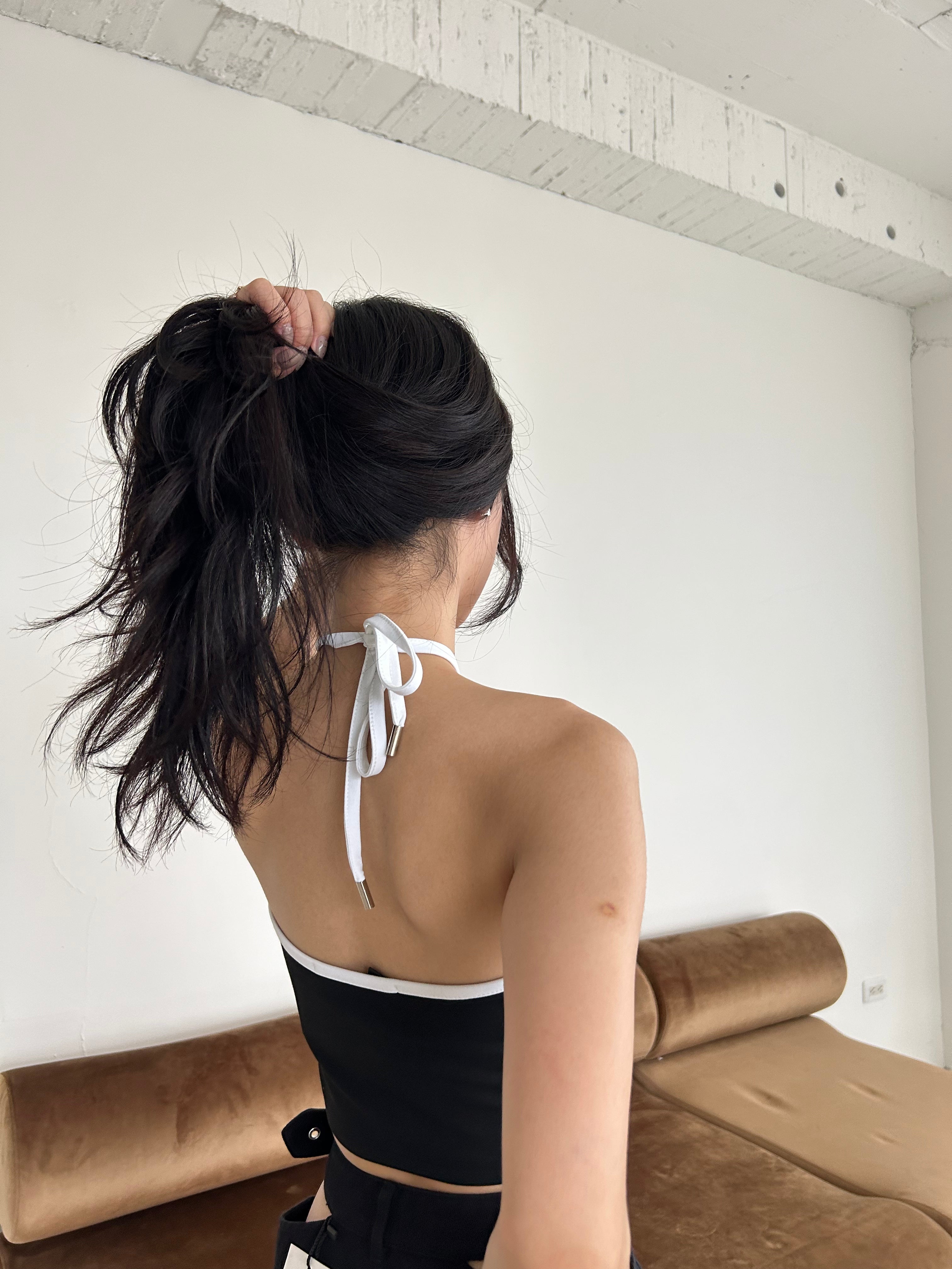 CONTRAST TRIM HALTER TOP