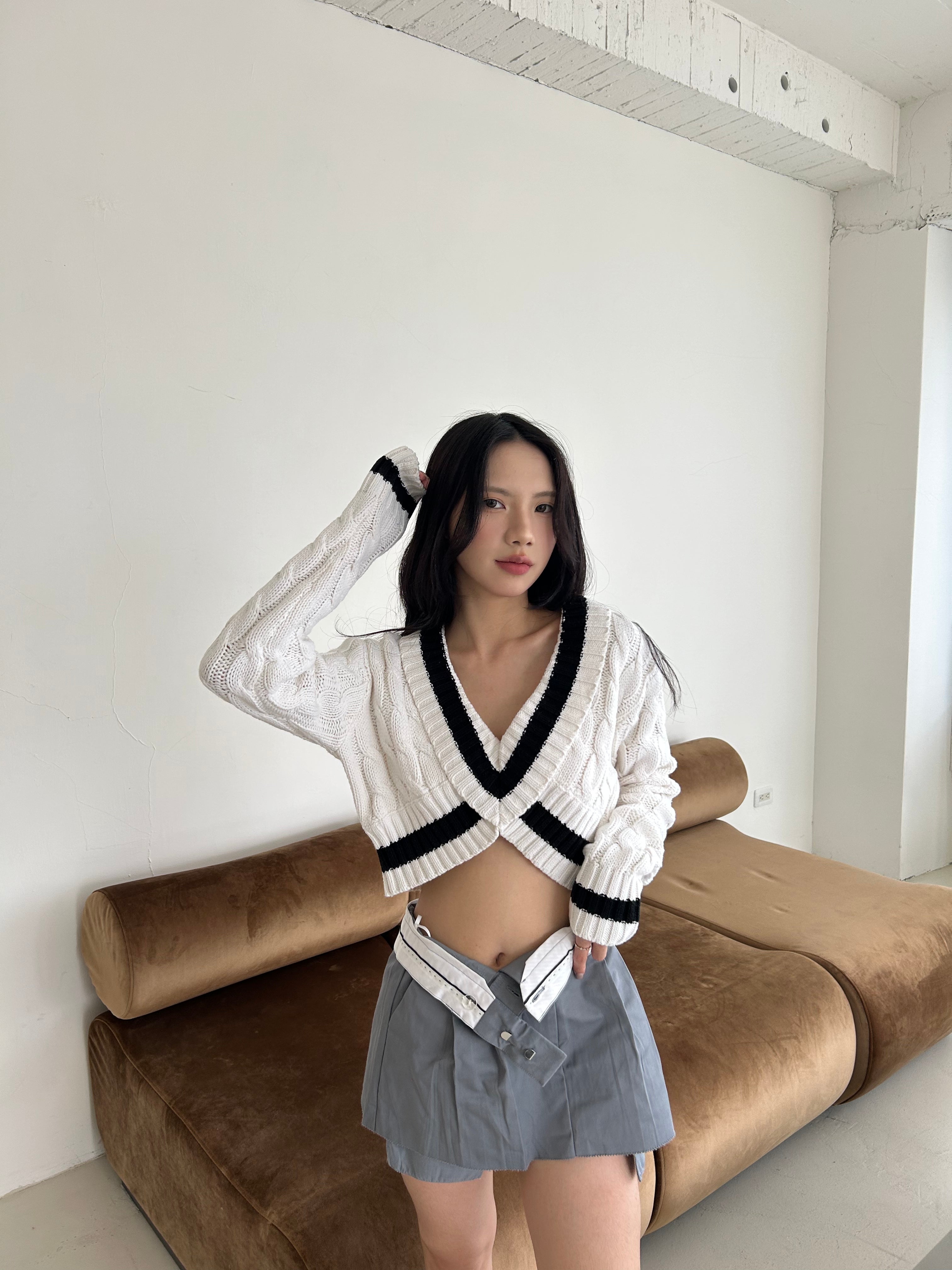 交叉領口麻花針織衫<br>Cable Knit Sweater