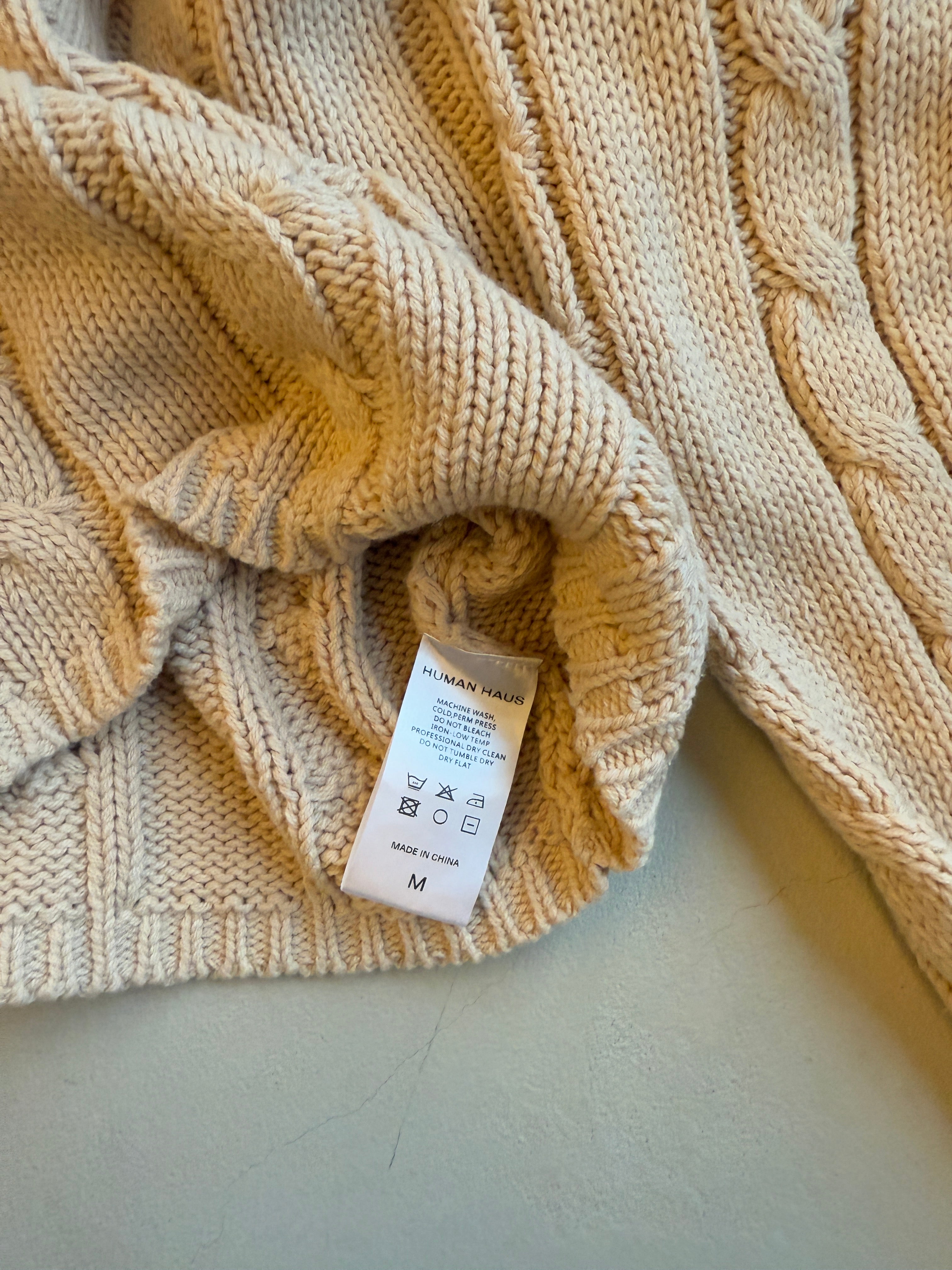 【拍照樣品】Cable Knit Cropped Sweater
