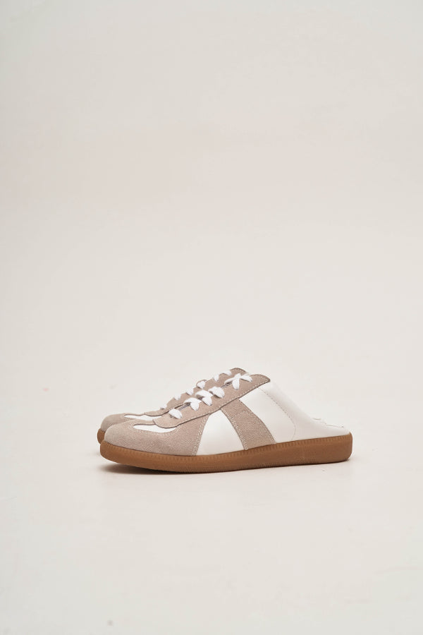 SNEAKER-STYLE SLIPPERS