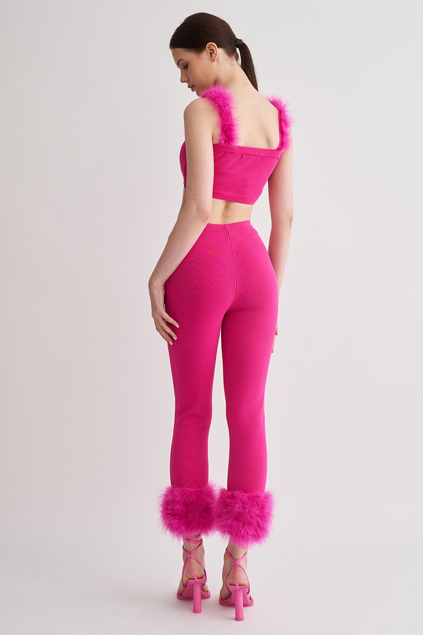 毛毛針織上衣<br>Feather Trim Knit Crop Top