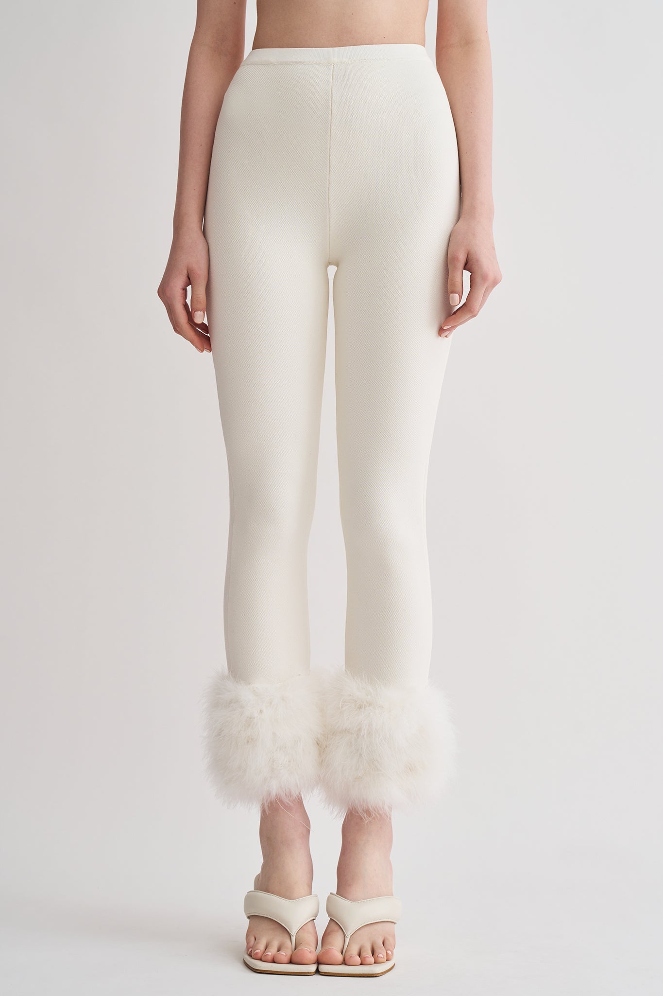 毛毛針織長褲<br>Feather Trim Knit Pants