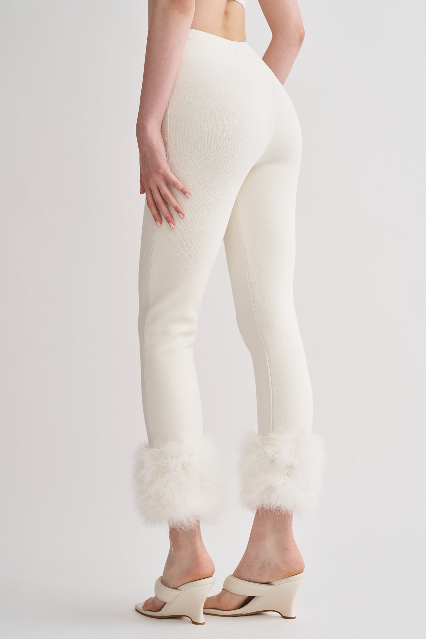毛毛針織長褲<br>Feather Trim Knit Pants