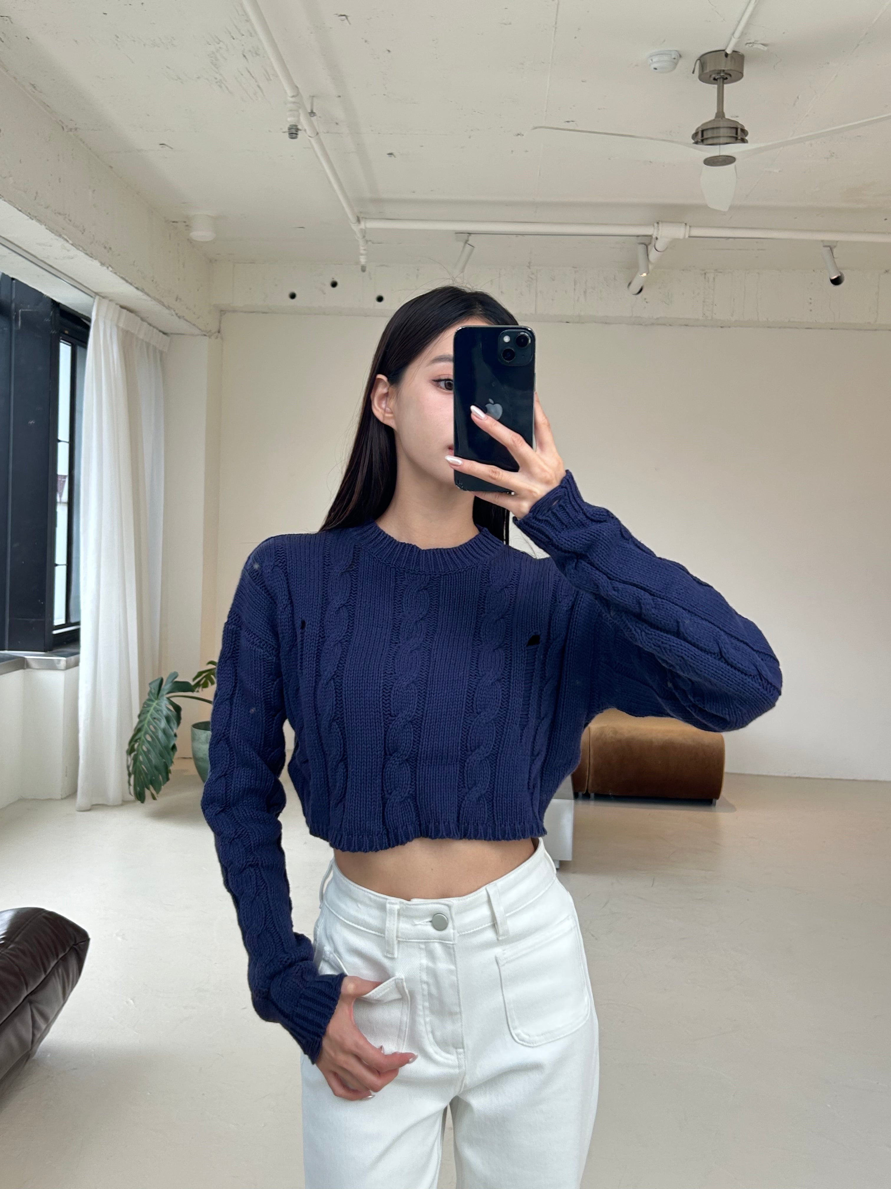 短版長袖針織毛衣<br>Cable Knit Cropped Sweater