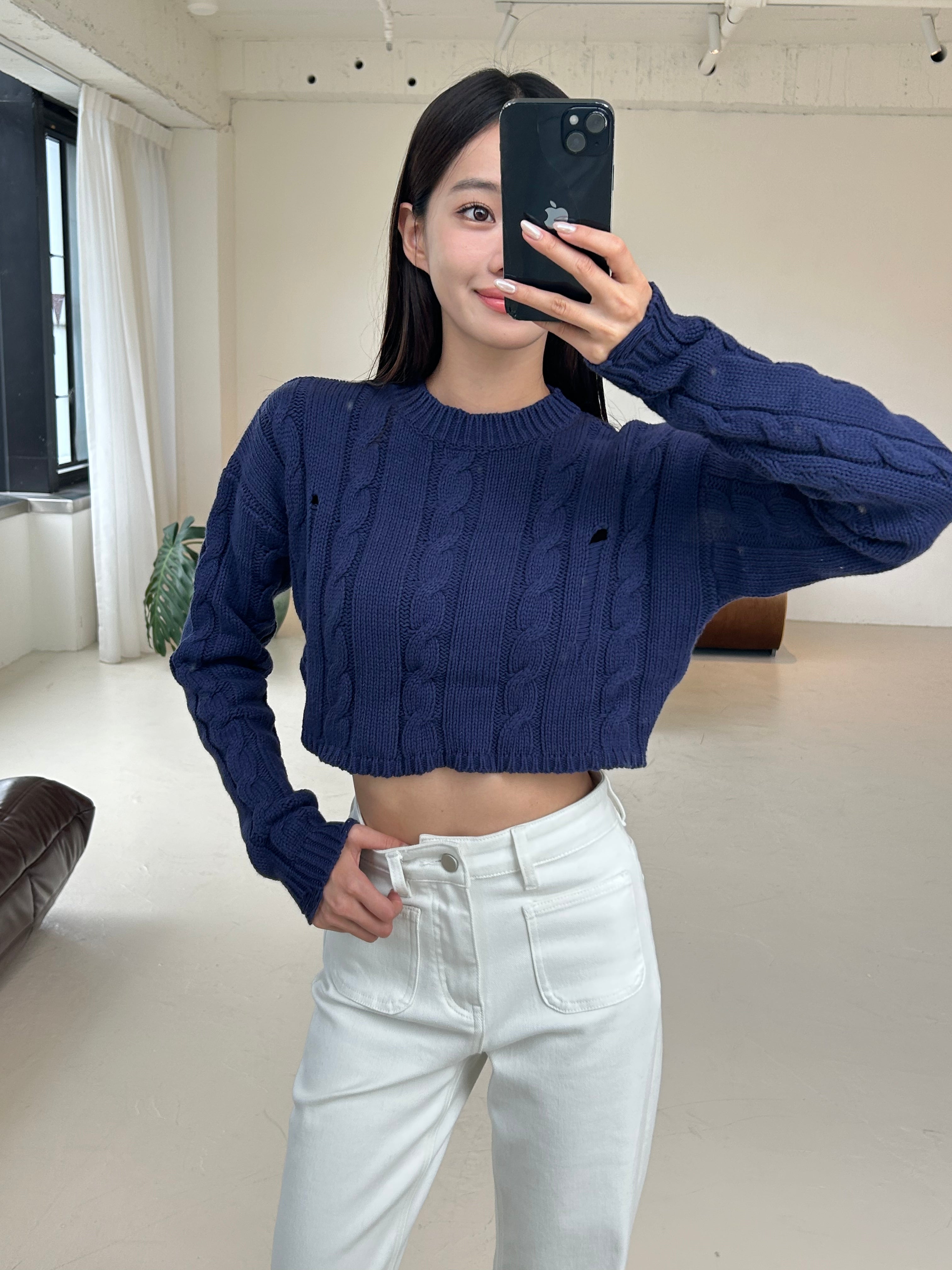短版長袖針織毛衣<br>Cable Knit Cropped Sweater