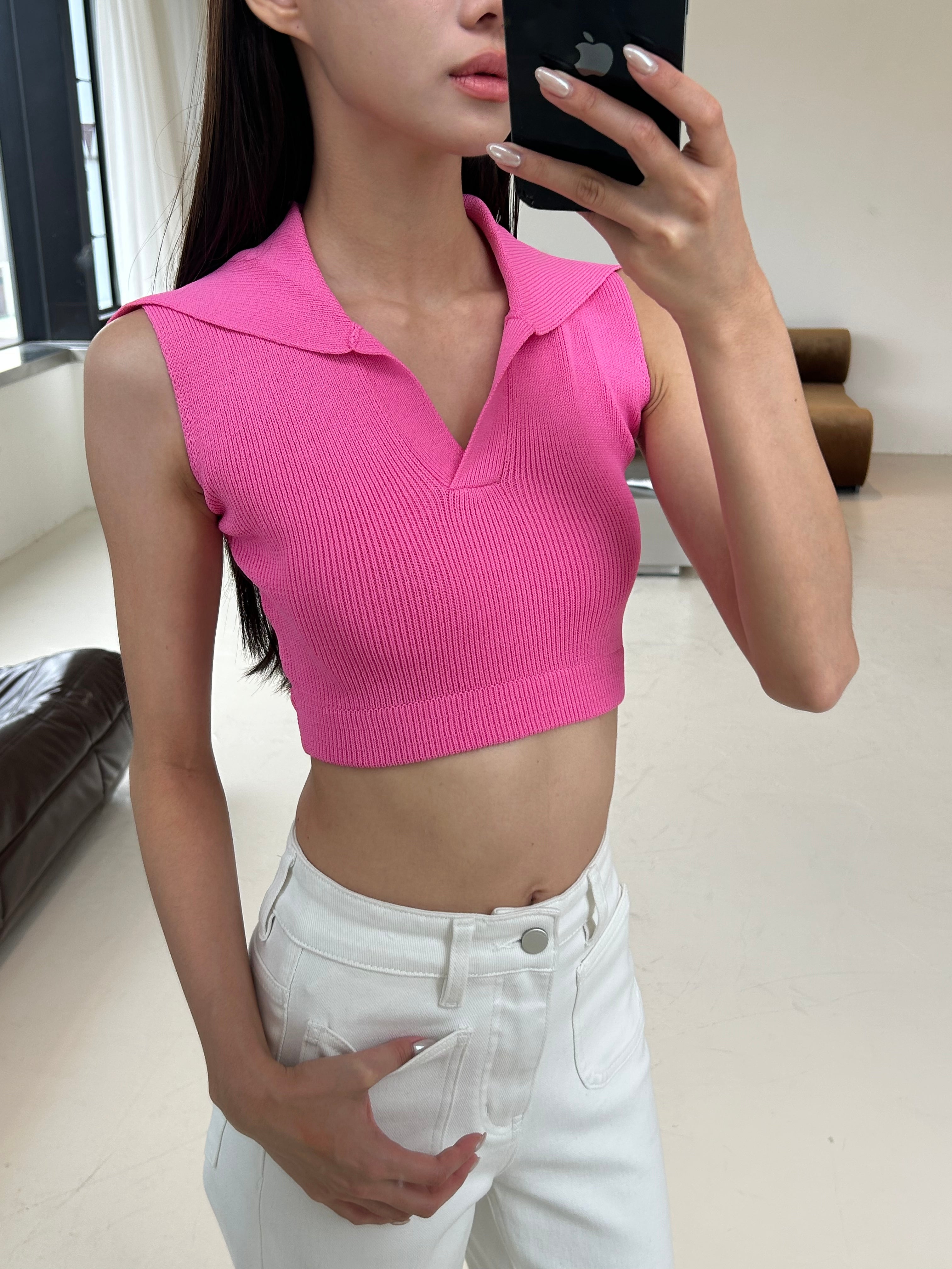 無袖露背短版針織上衣<br>Knit Crop Top With Collar
