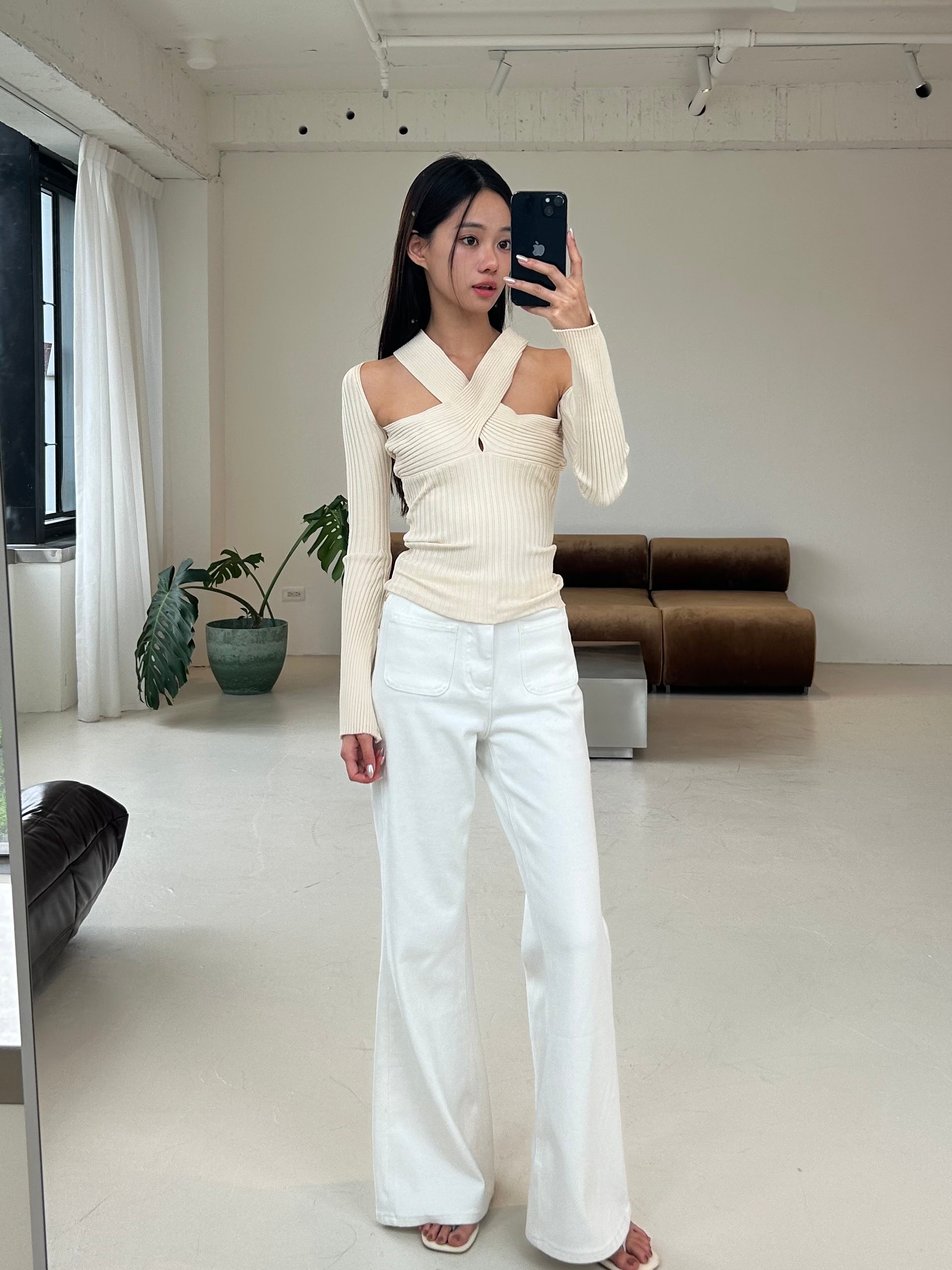鏤空長袖針織上衣<br>Cut-out Long Sleeve Knit Top