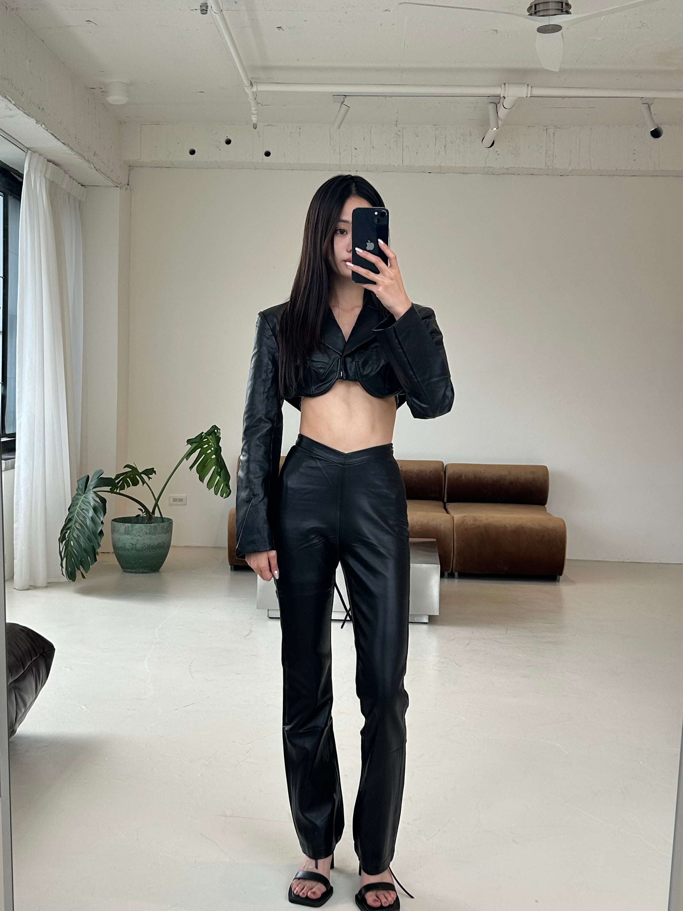 前開V合身皮褲<br>Faux Leather Pants