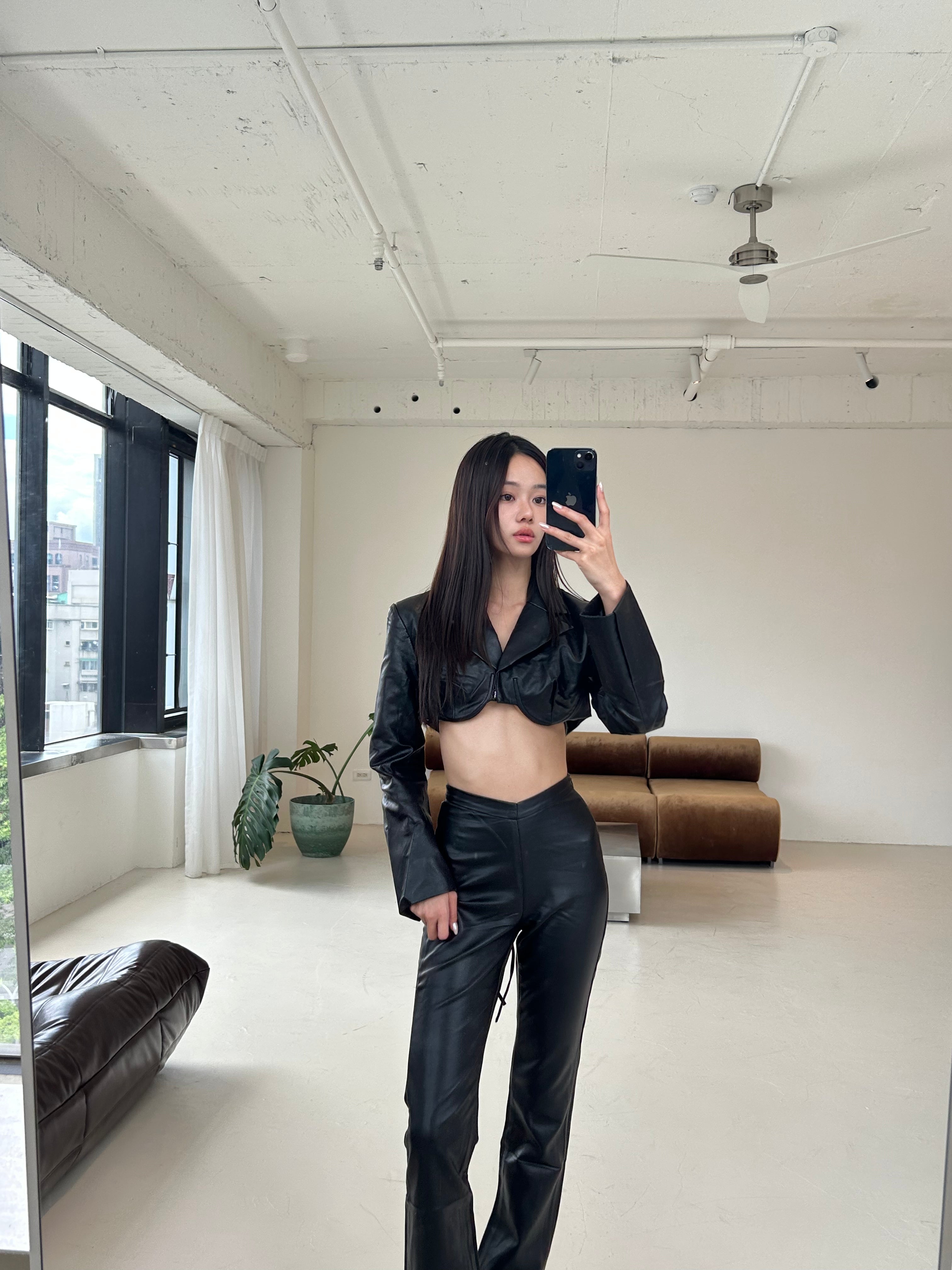 短版皮革綁帶外套<br>Strappy Faux Leather Jacket