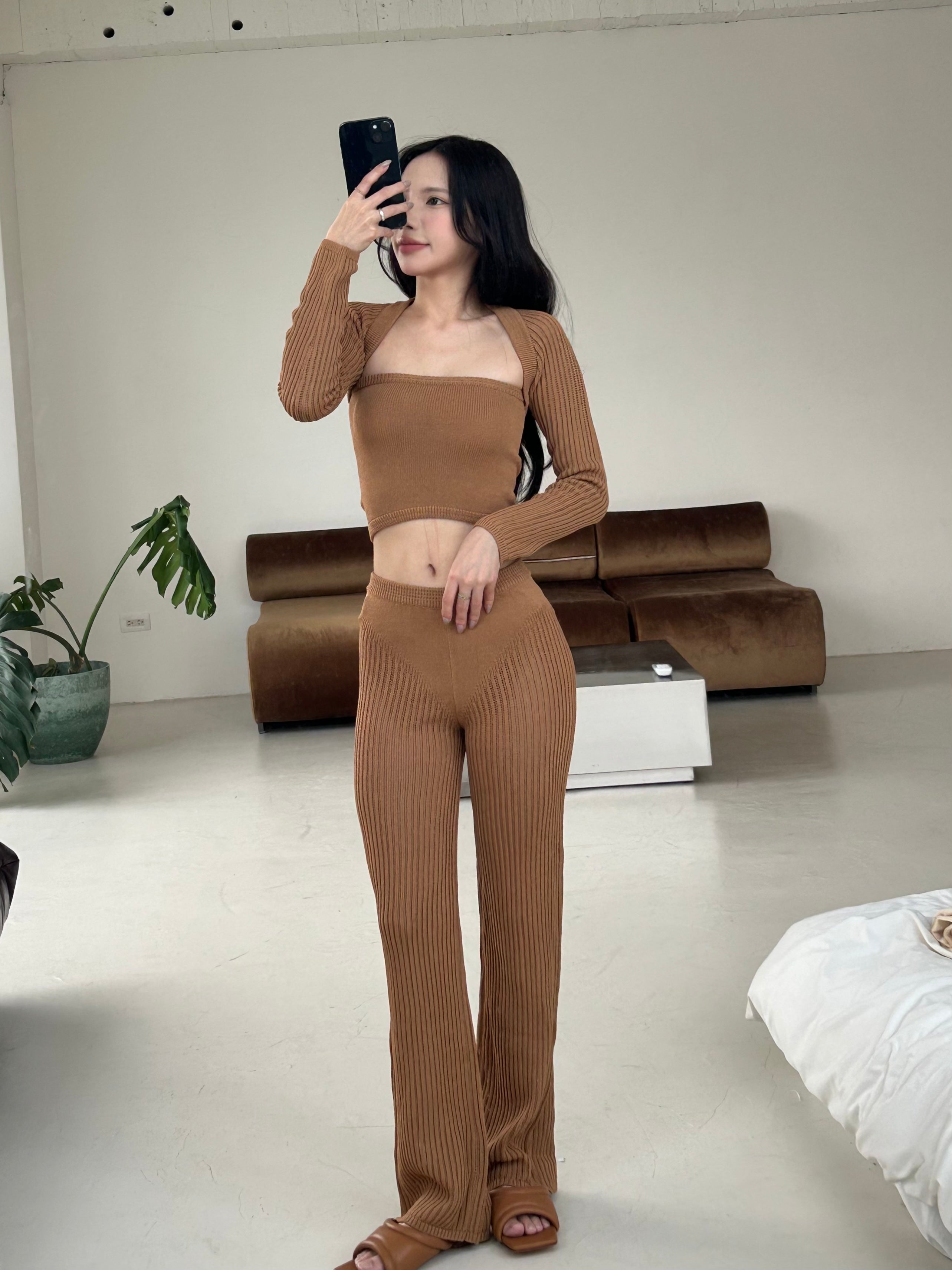 針織簍空九分褲<br>Crochet Long Pants