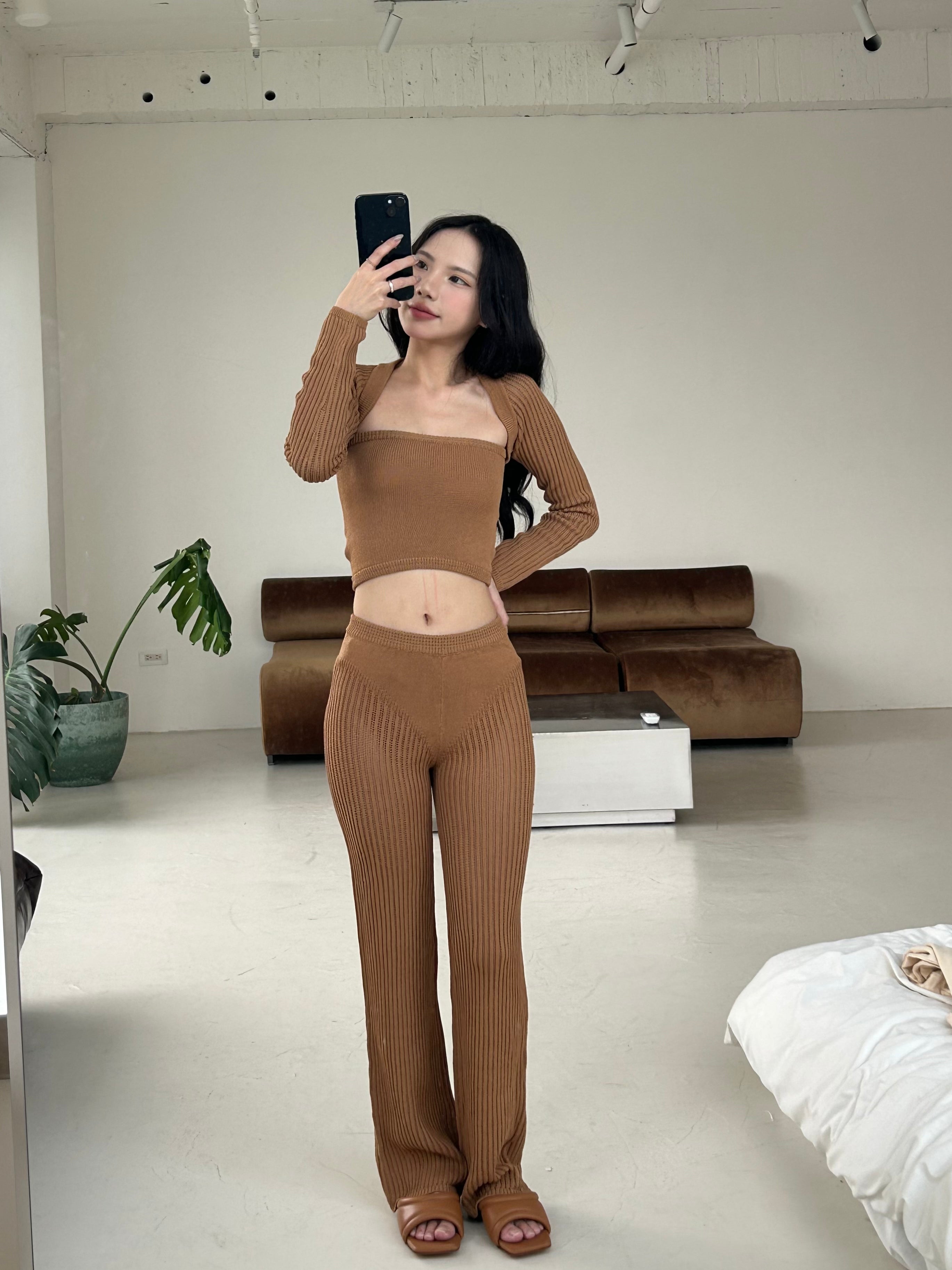 針織長袖短版上衣<br>Crochet Sleeve With Knit Top