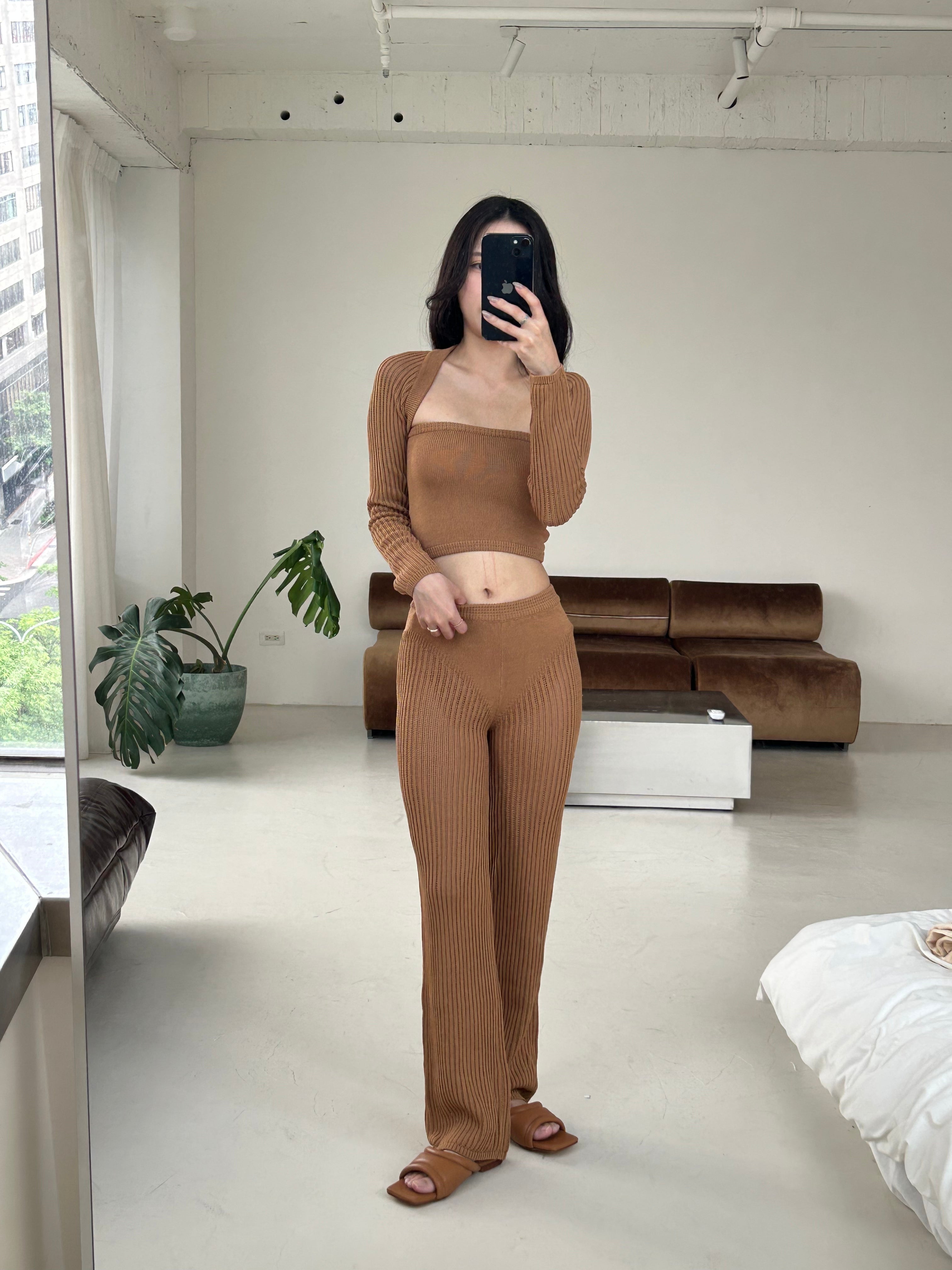 針織簍空九分褲<br>Crochet Long Pants