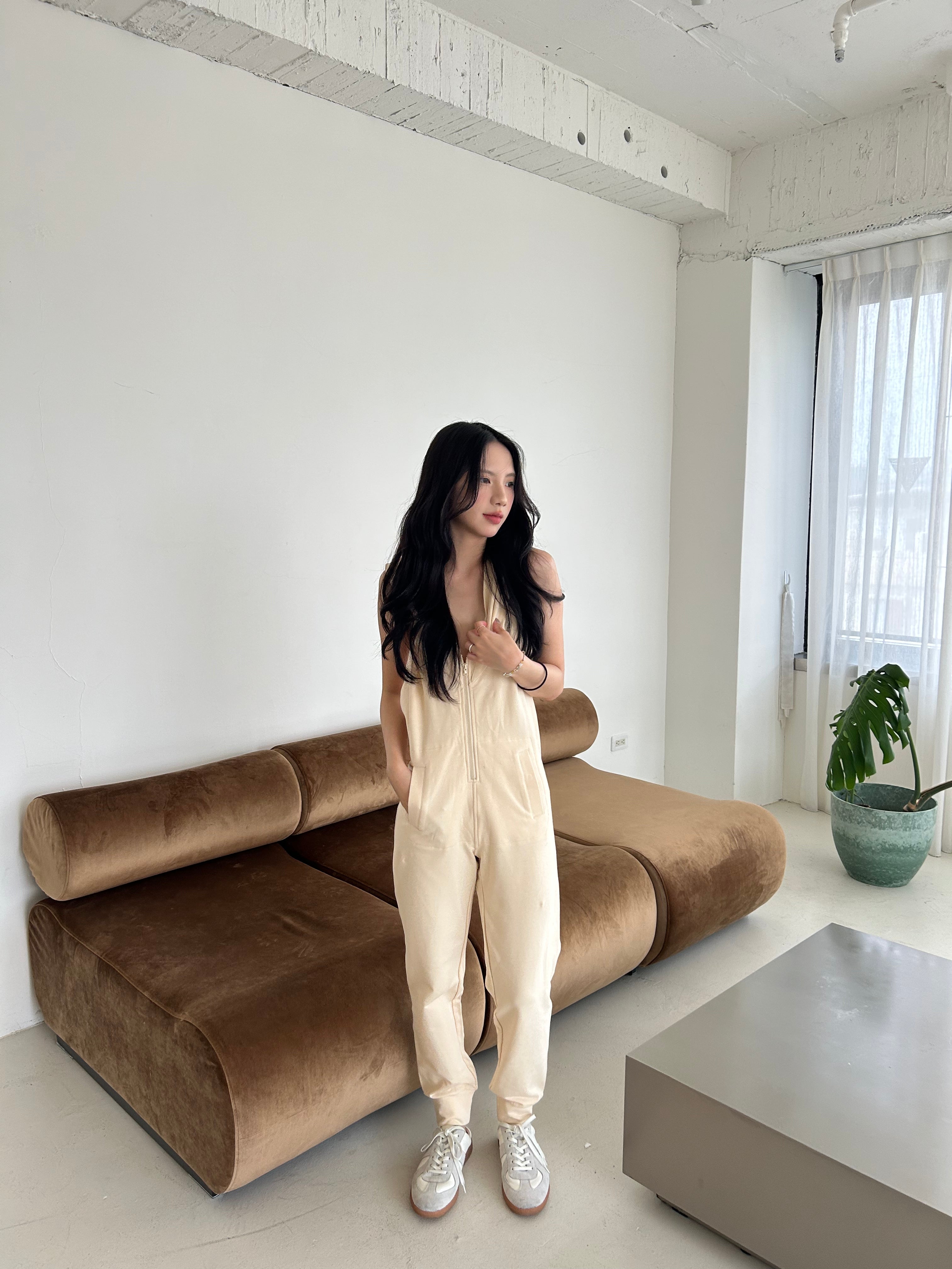 露背無袖連身褲<br>Zipped Jogger Jumpsuit