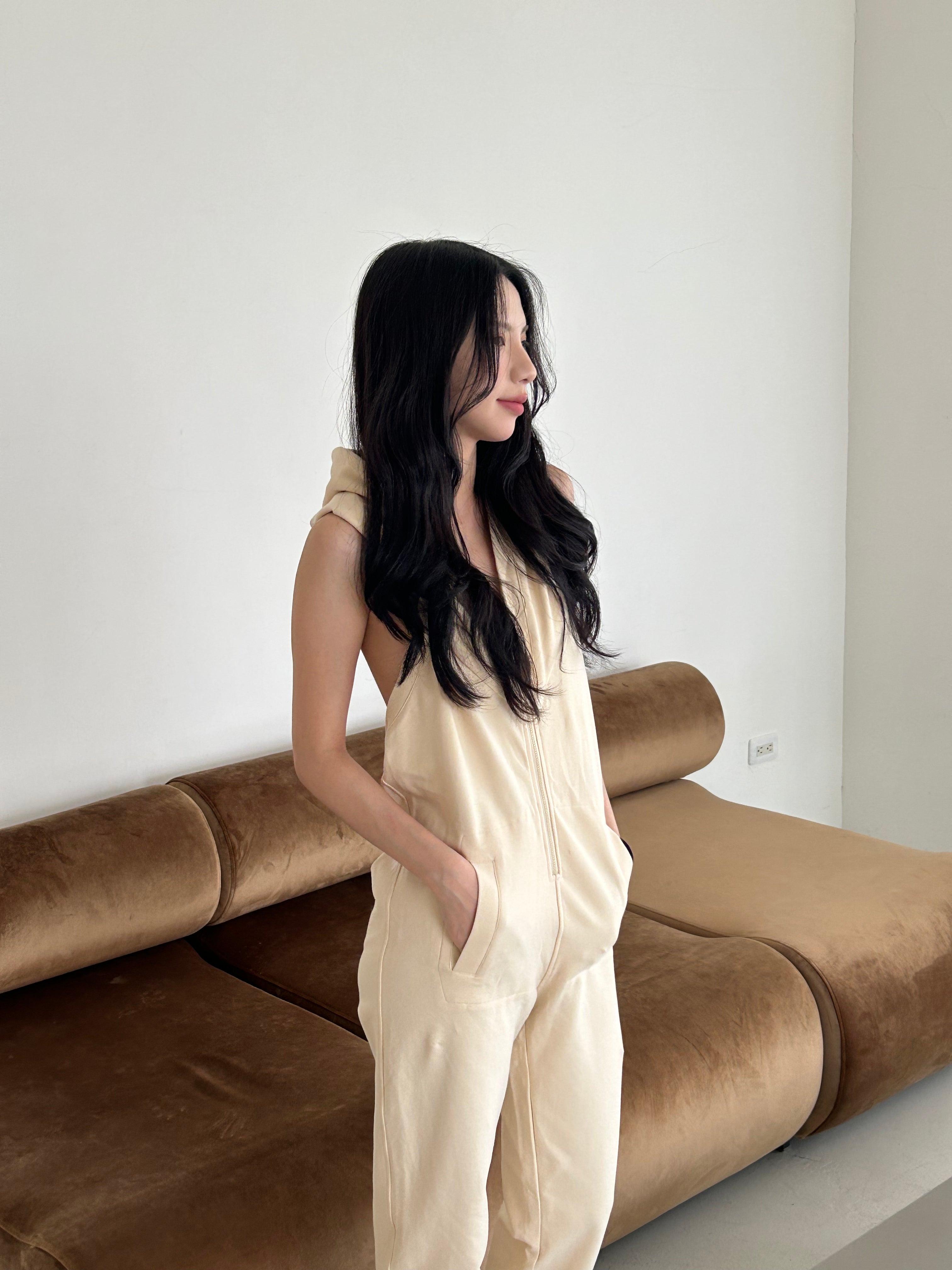 露背無袖連身褲<br>Zipped Jogger Jumpsuit