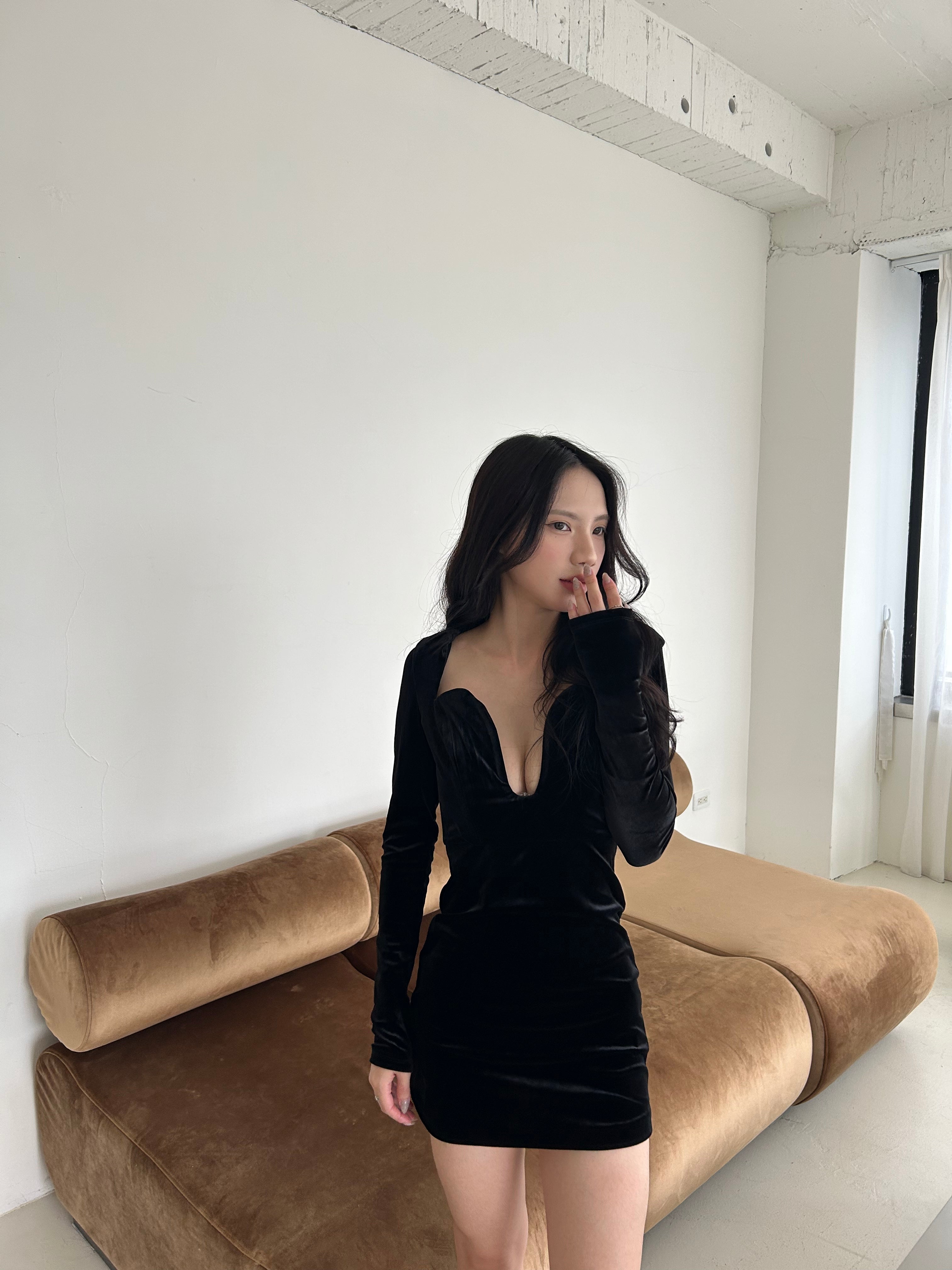 長袖絨布連身短裙<br>Long Sleeve Velvet Mini Dress