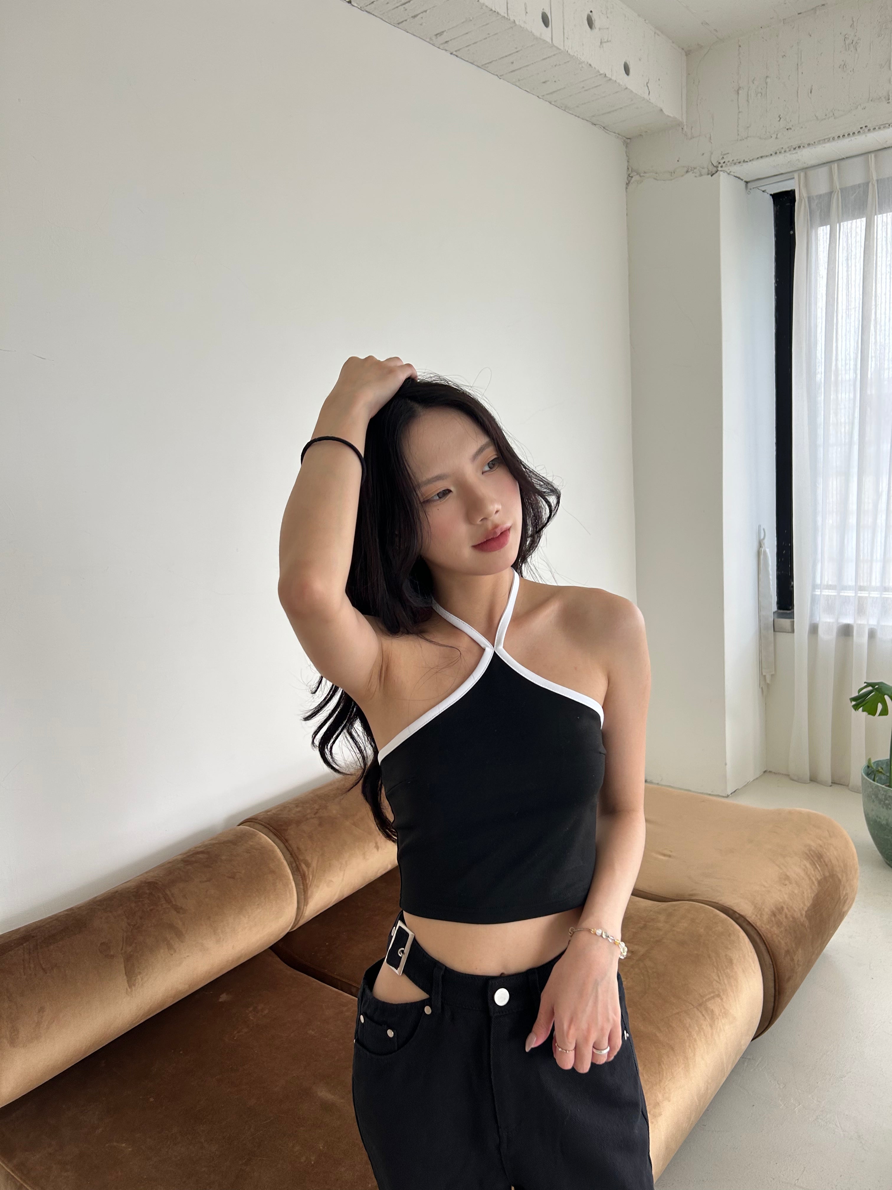 CONTRAST TRIM HALTER TOP