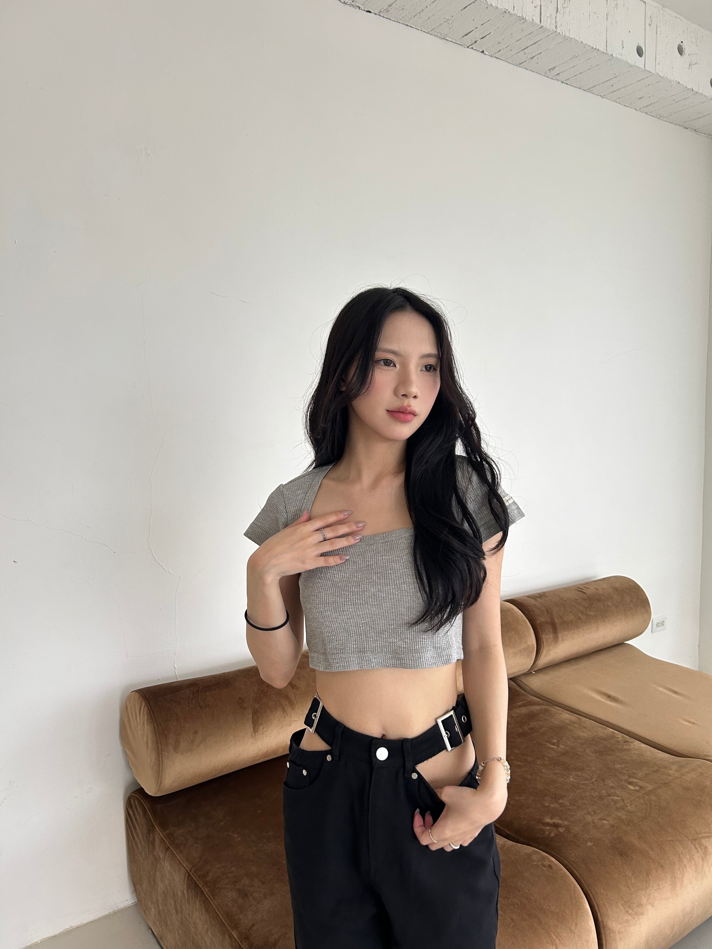 方領短版上衣<br>Cotton Crop Top