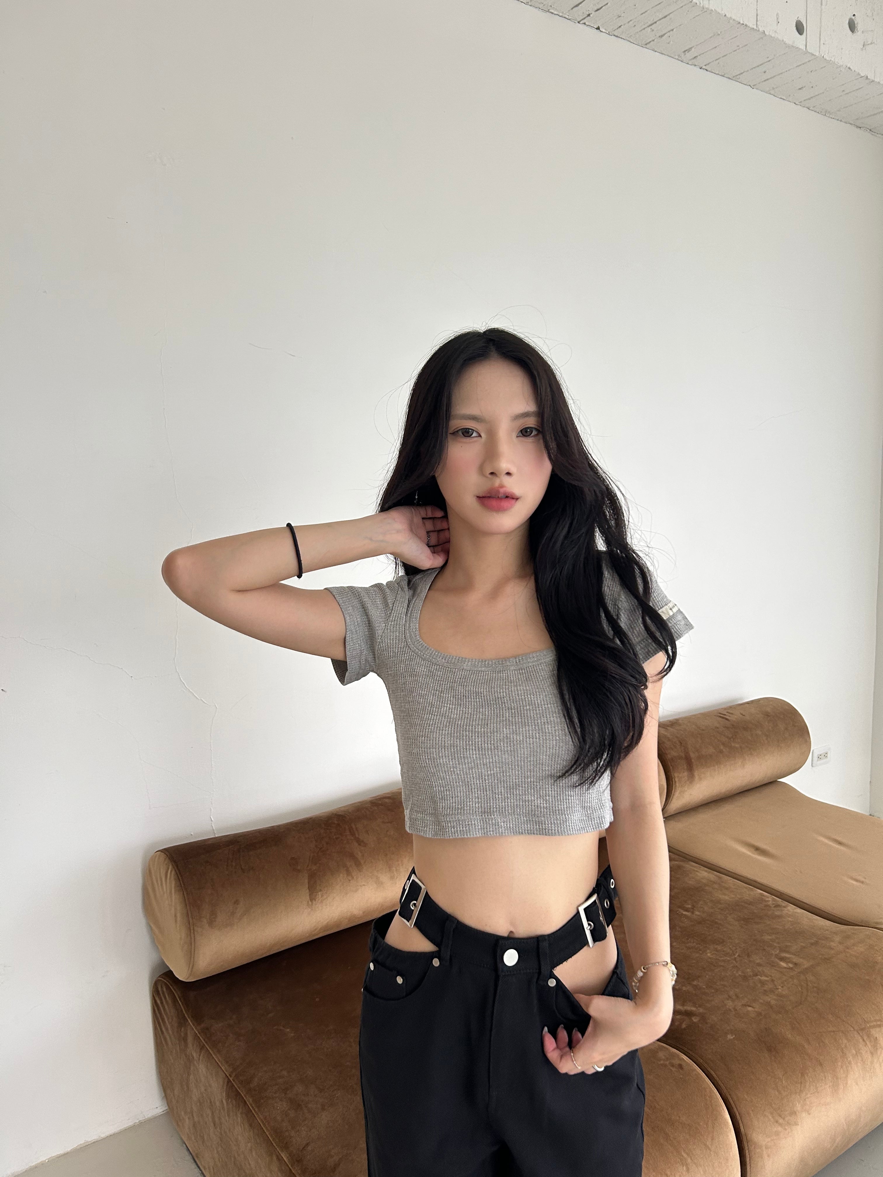 方領短版上衣<br>Cotton Crop Top
