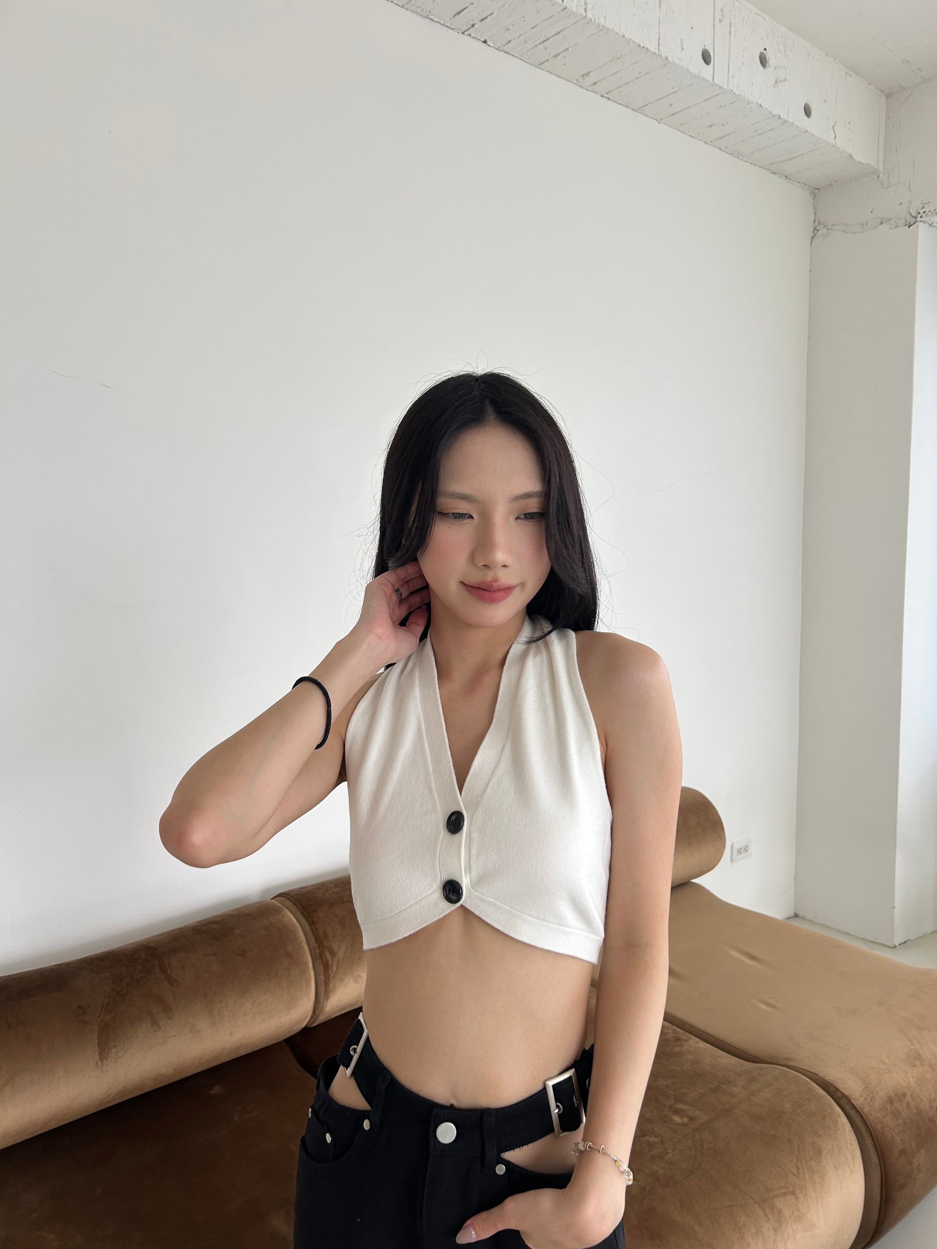 鈕扣露背上衣<br>Halter Crop Top With Button