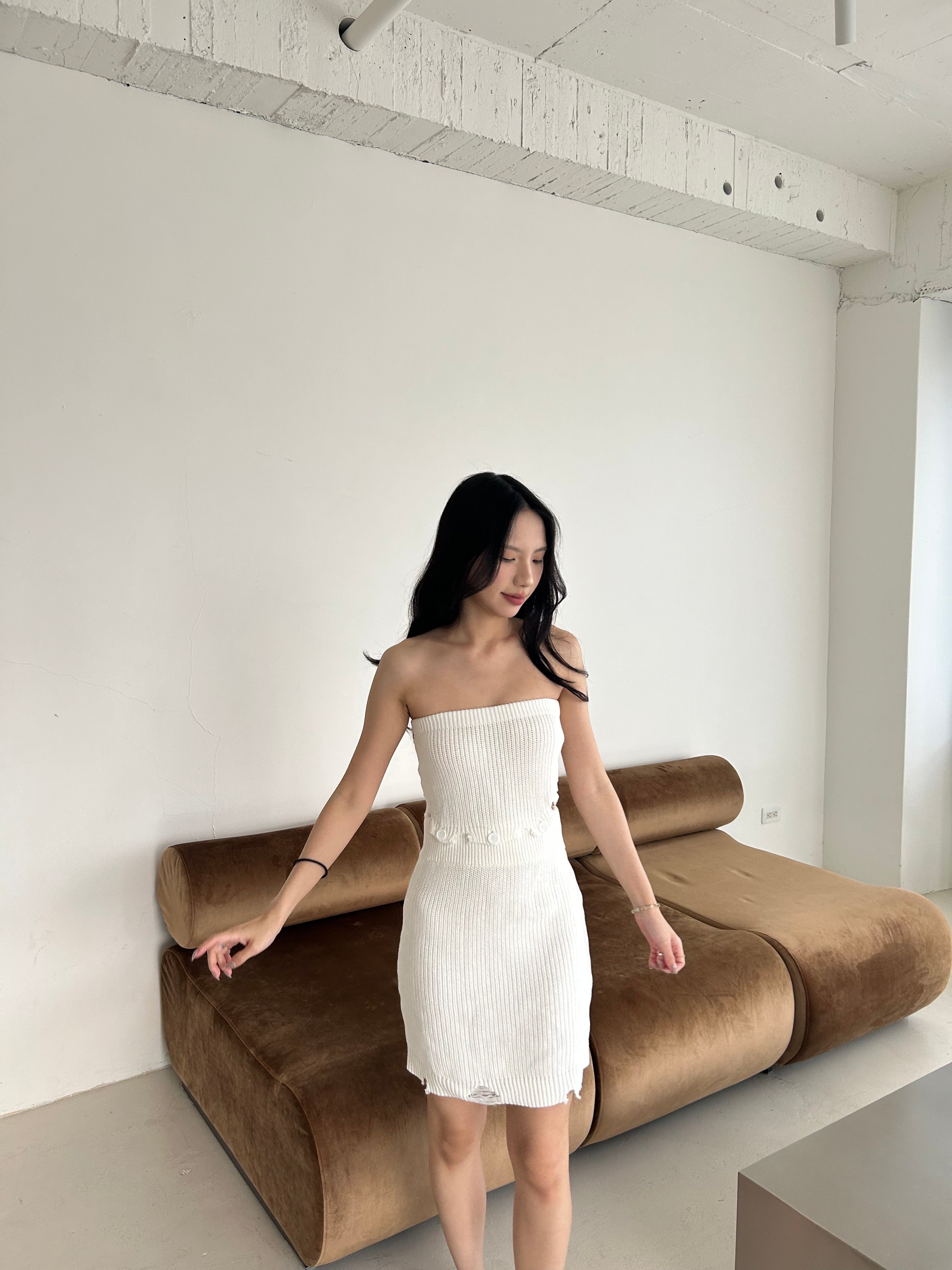 須邊平口針織洋裝<br>Off-Shoulder Knit Dress
