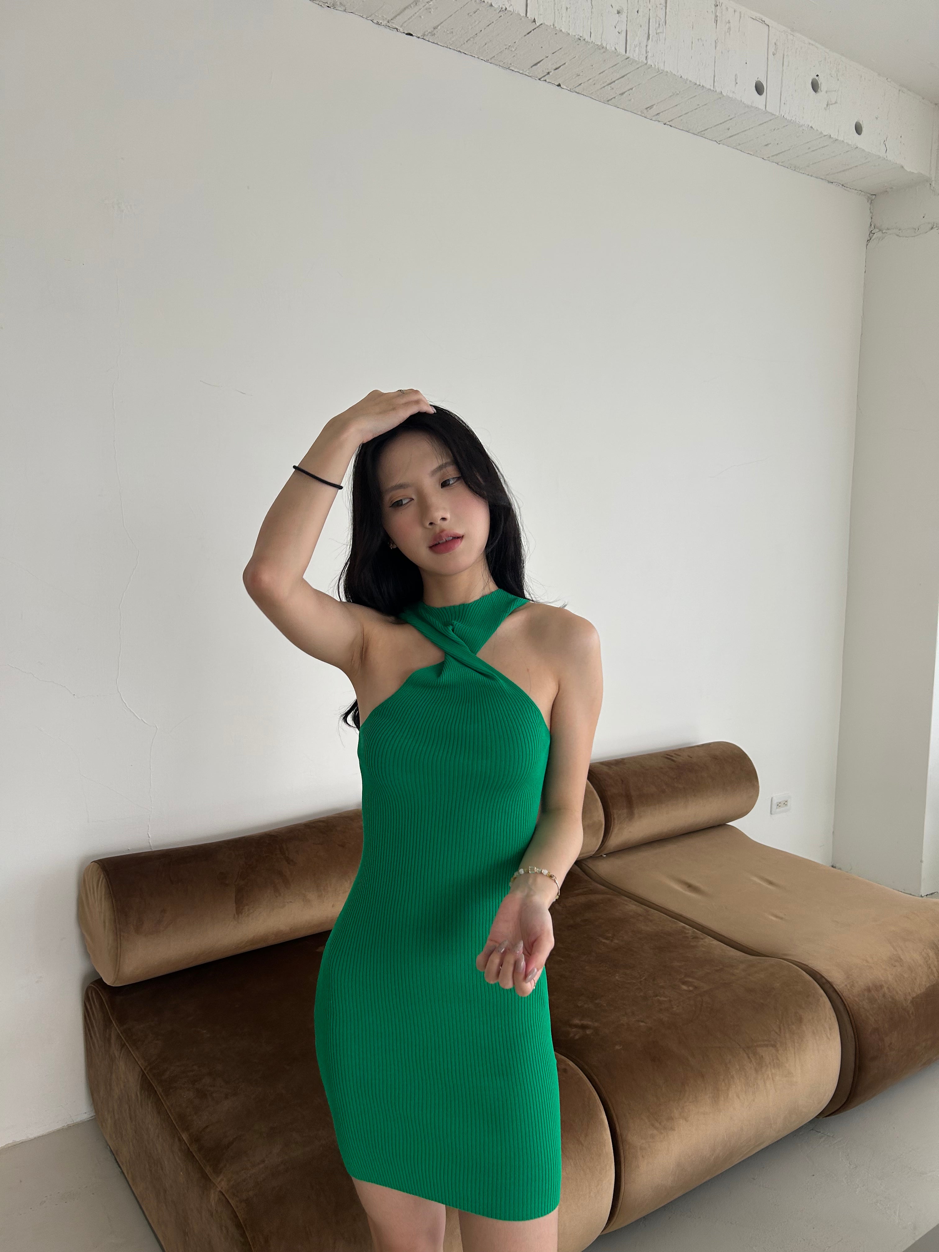 交叉領口針織洋裝<br>Cross Neck Knit Dress