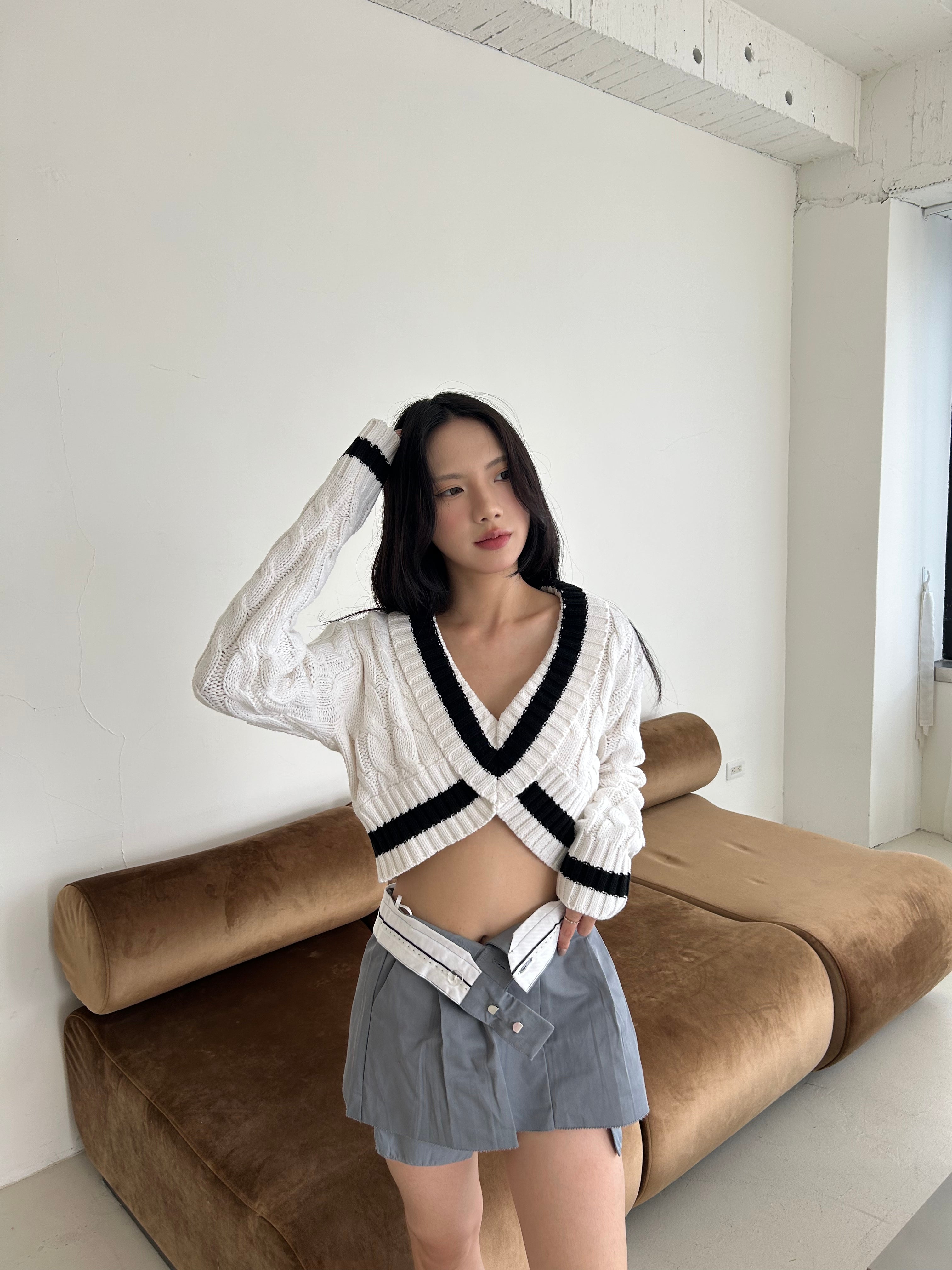 交叉領口麻花針織衫<br>Cable Knit Sweater
