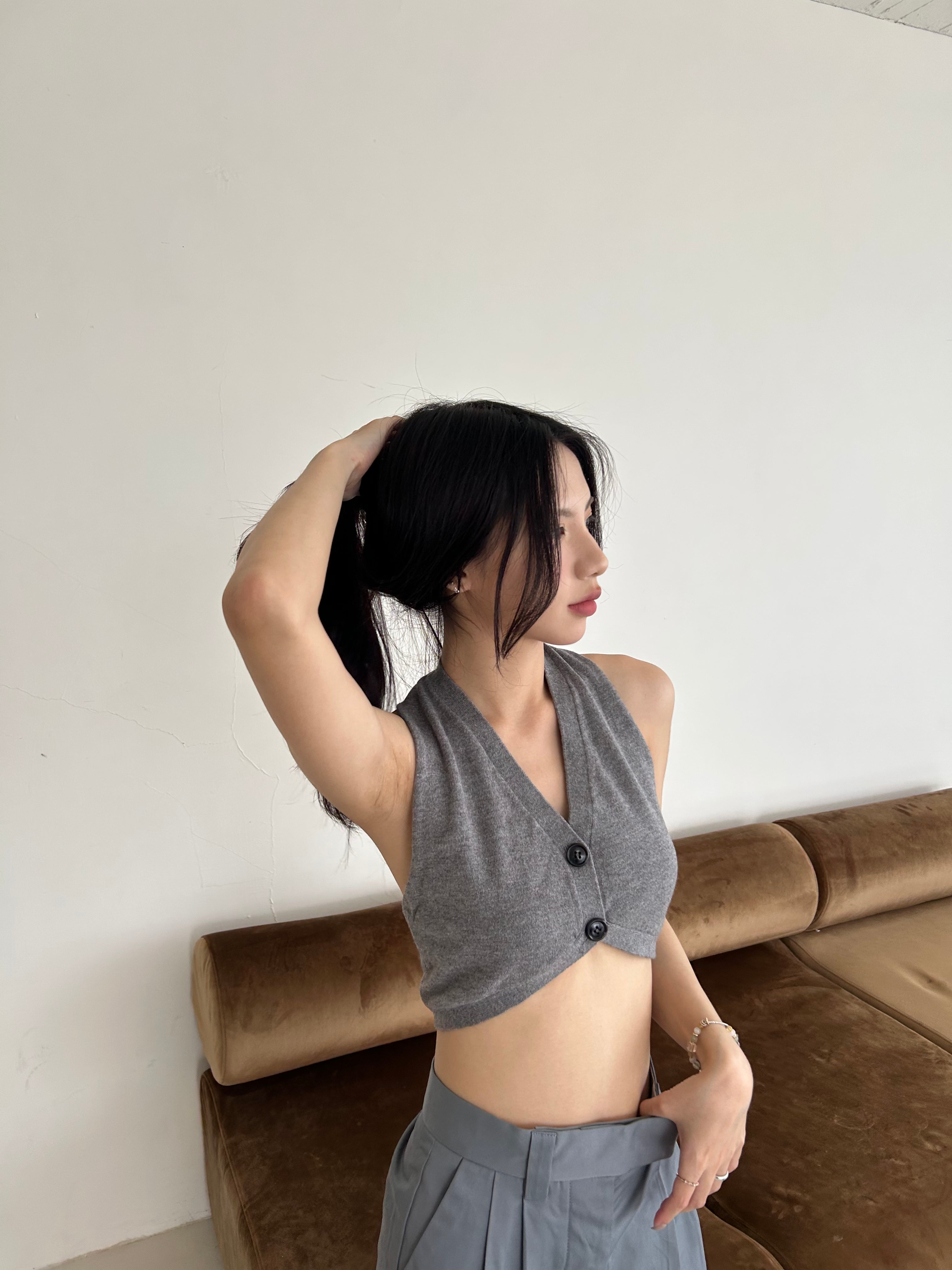 鈕扣露背上衣<br>Halter Crop Top With Button