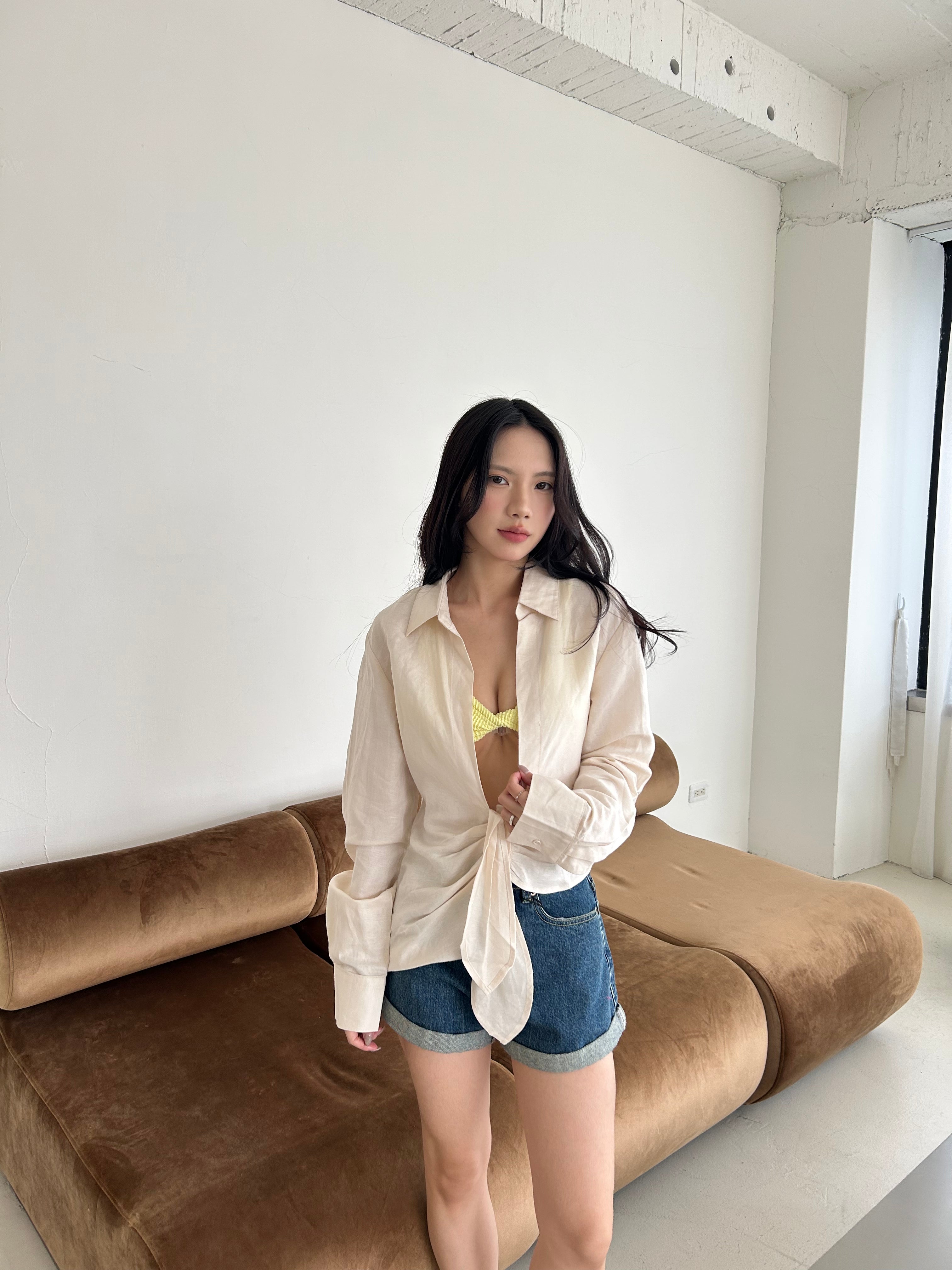 亞麻綁結造型襯衫<br>Linen Blouse