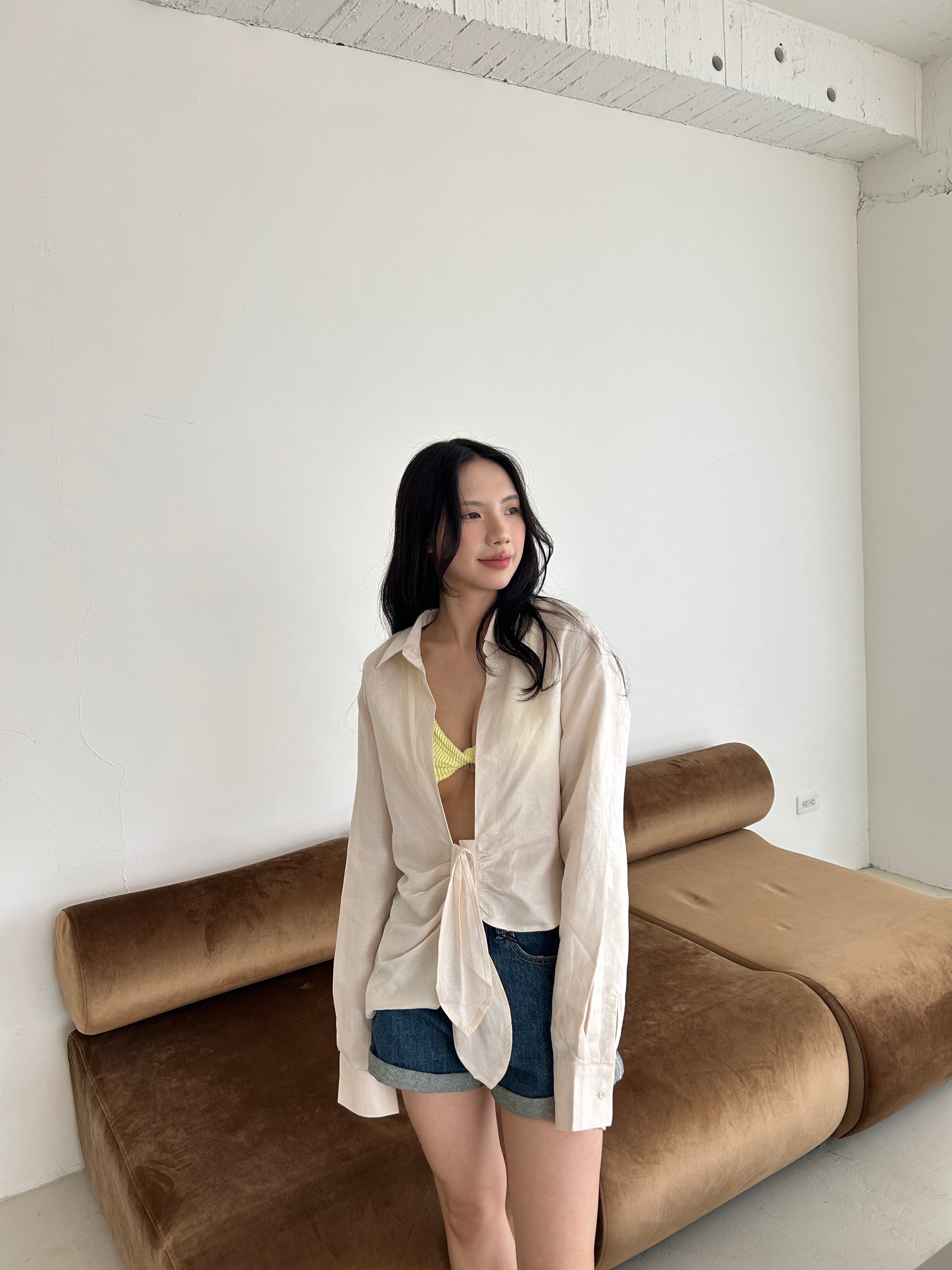 亞麻綁結造型襯衫<br>Linen Blouse
