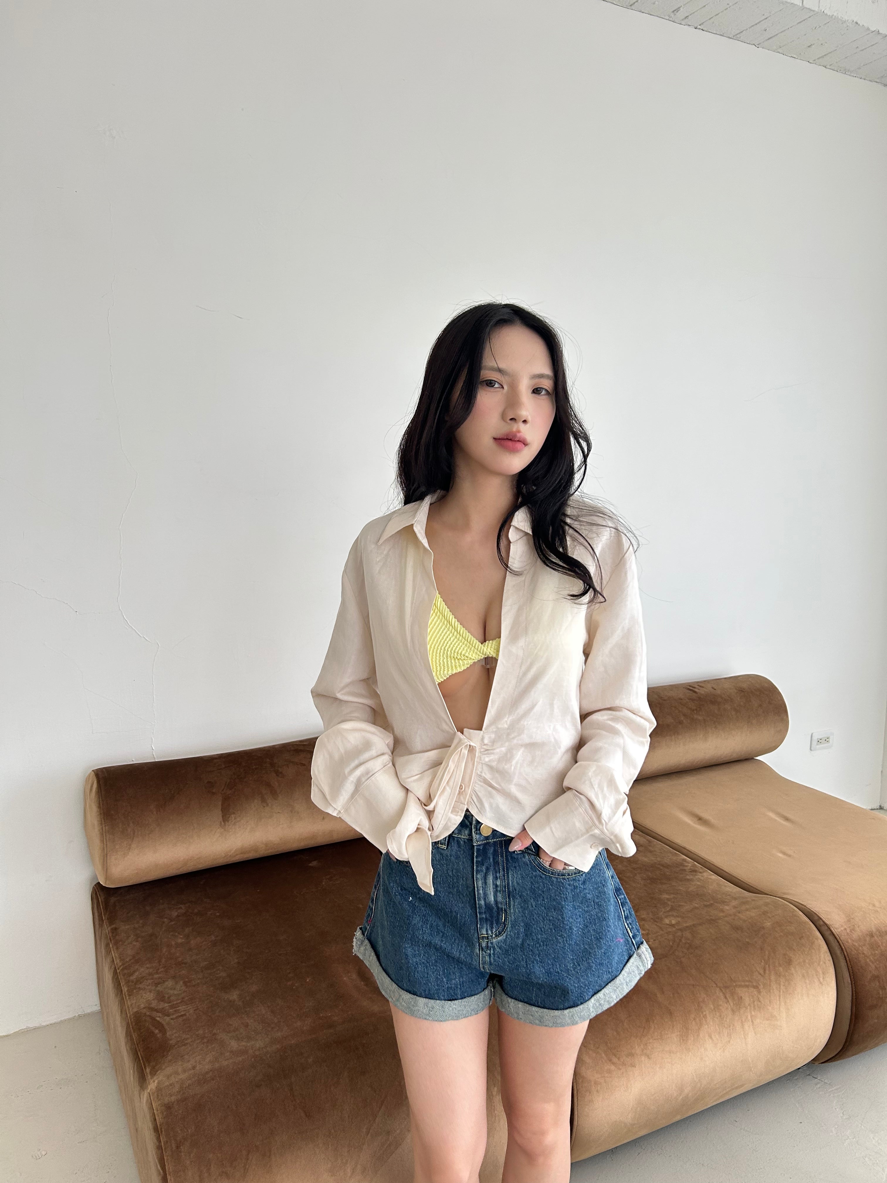 亞麻綁結造型襯衫<br>Linen Blouse