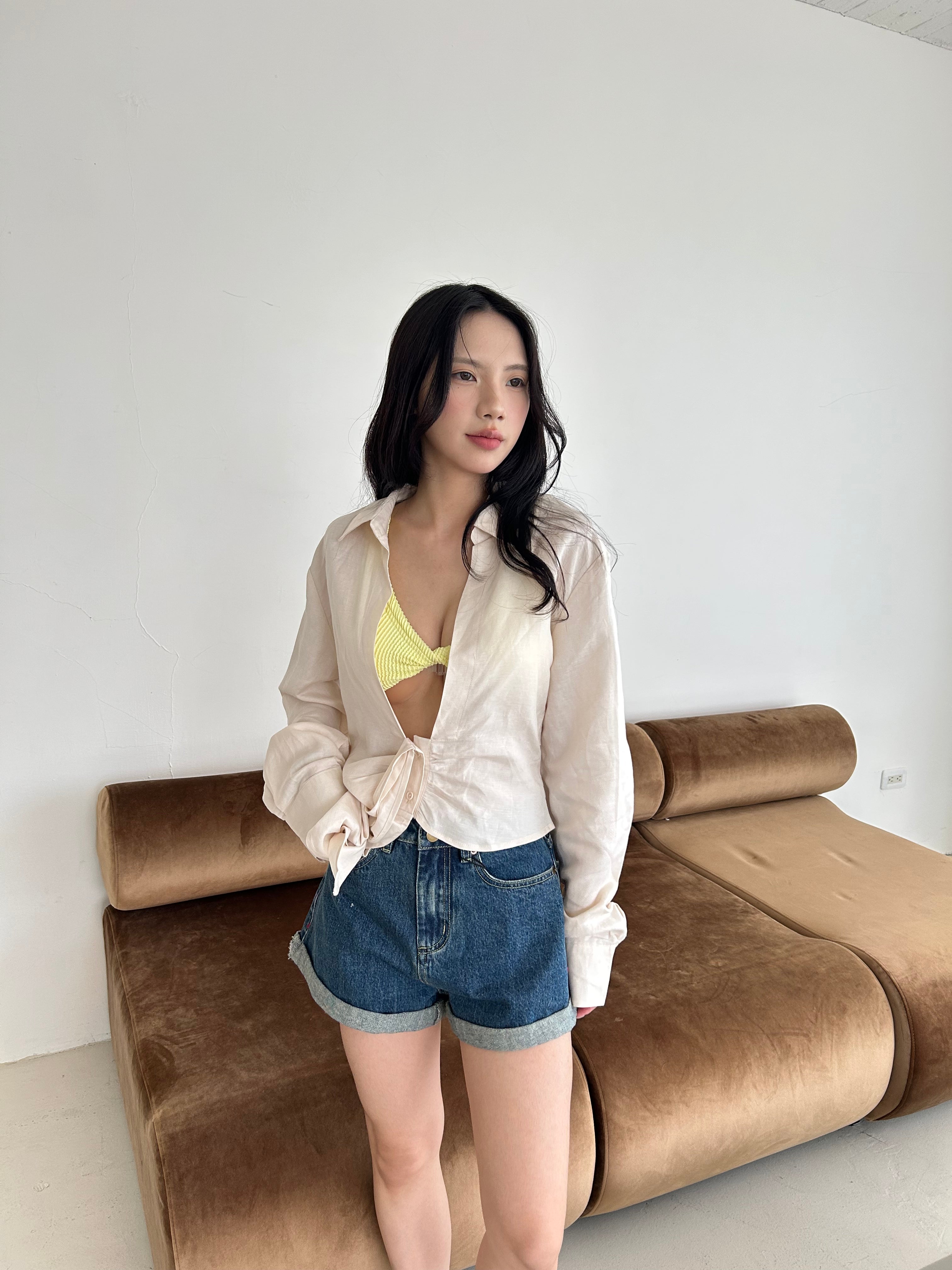 亞麻綁結造型襯衫<br>Linen Blouse