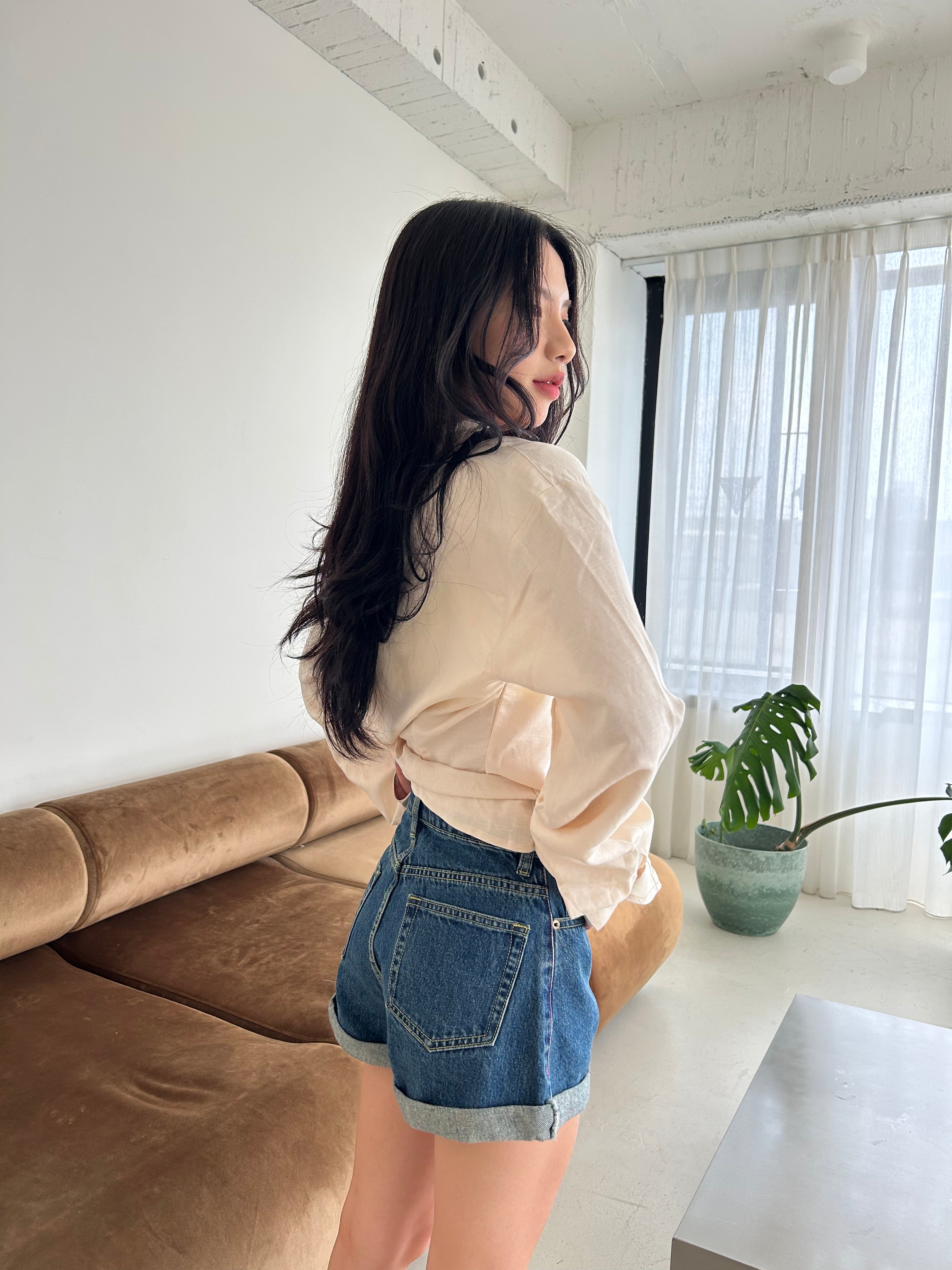 亞麻綁結造型襯衫<br>Linen Blouse