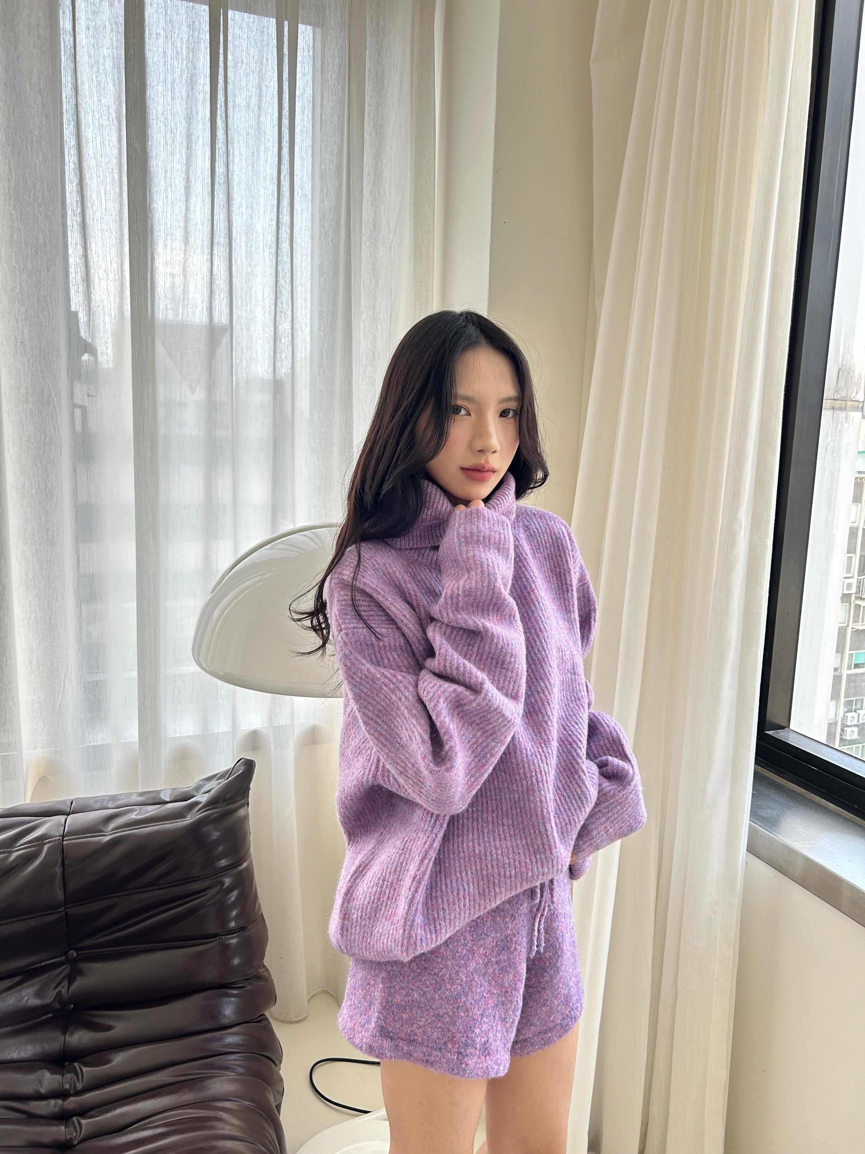 高領坑條毛衣<br>Roll Neck Sweater