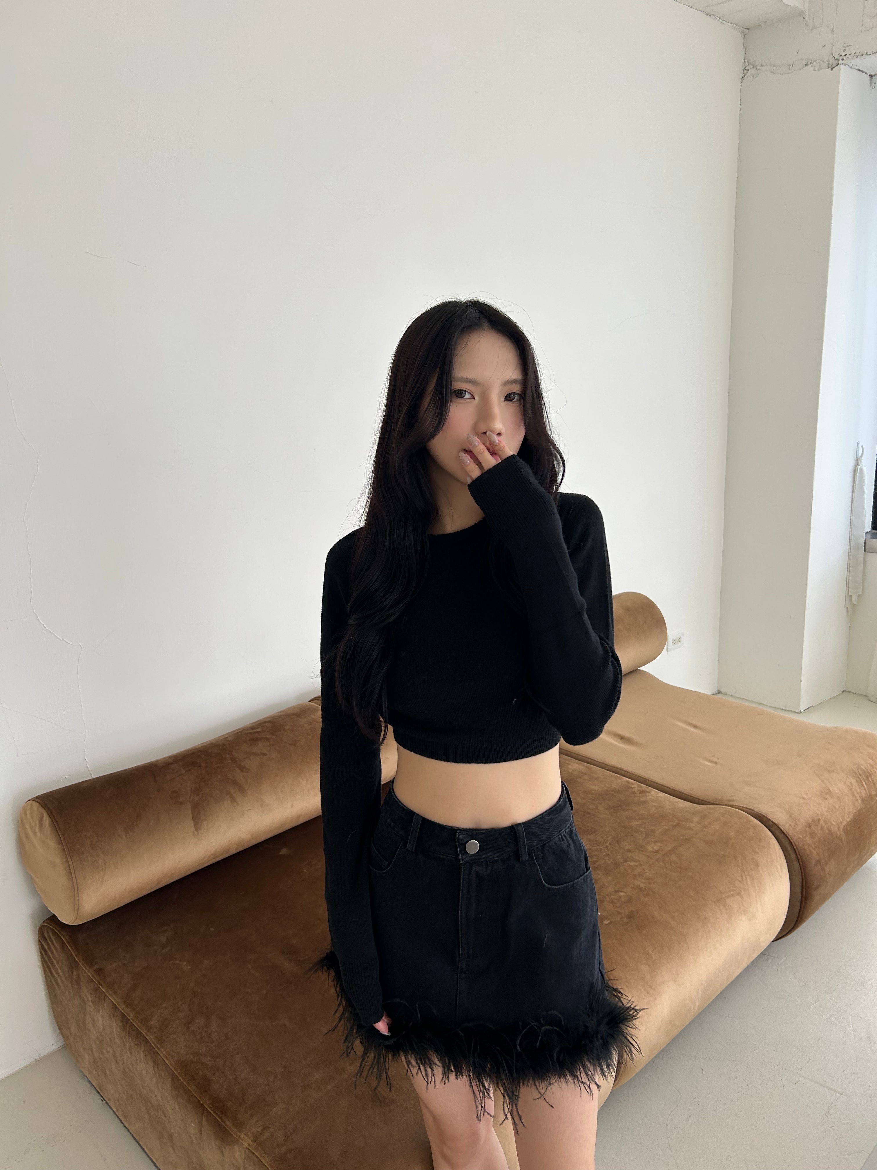 針織挖背短版上衣<br>Knit Crop Sweater