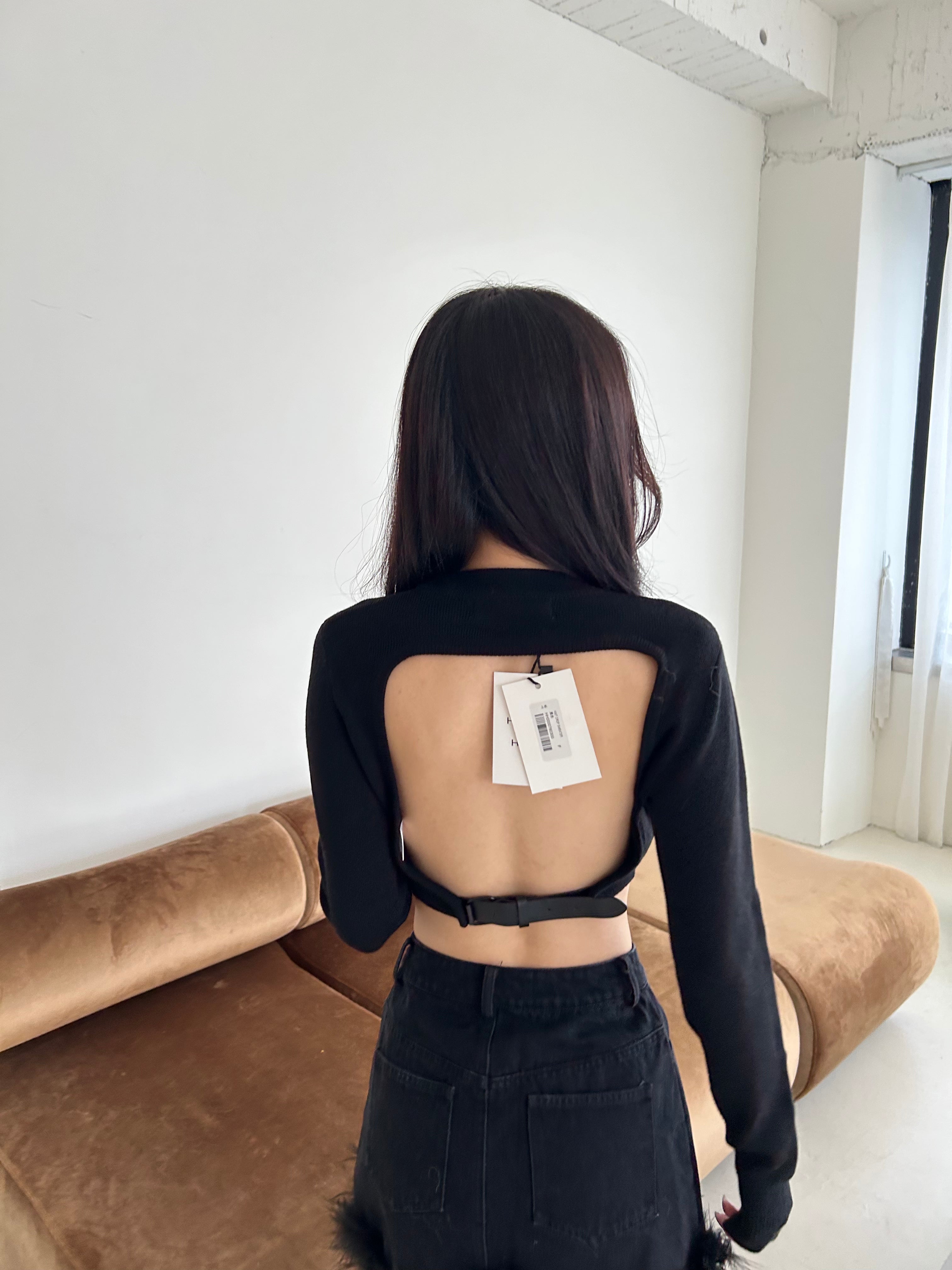針織挖背短版上衣<br>Knit Crop Sweater