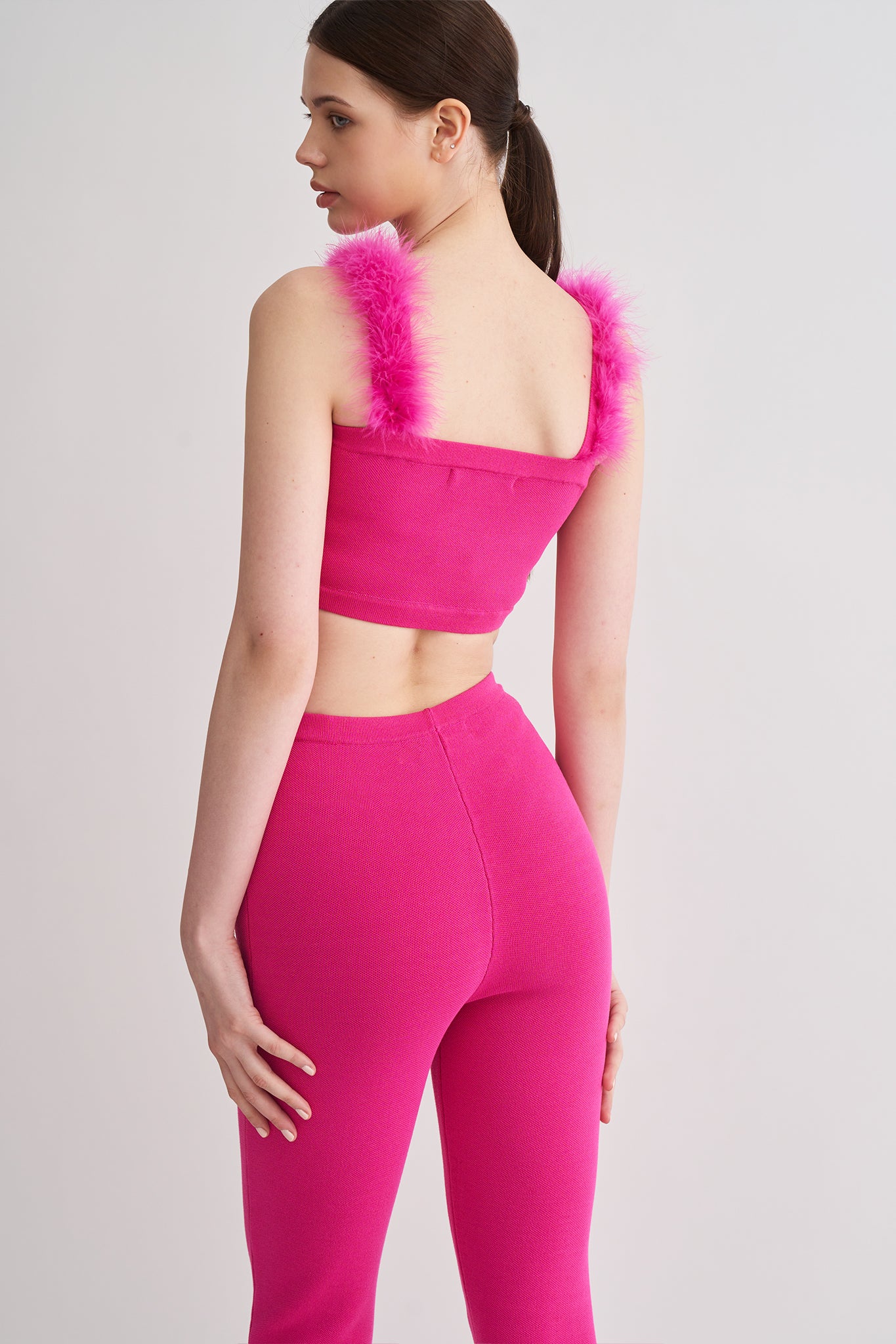 毛毛針織上衣<br>Feather Trim Knit Crop Top