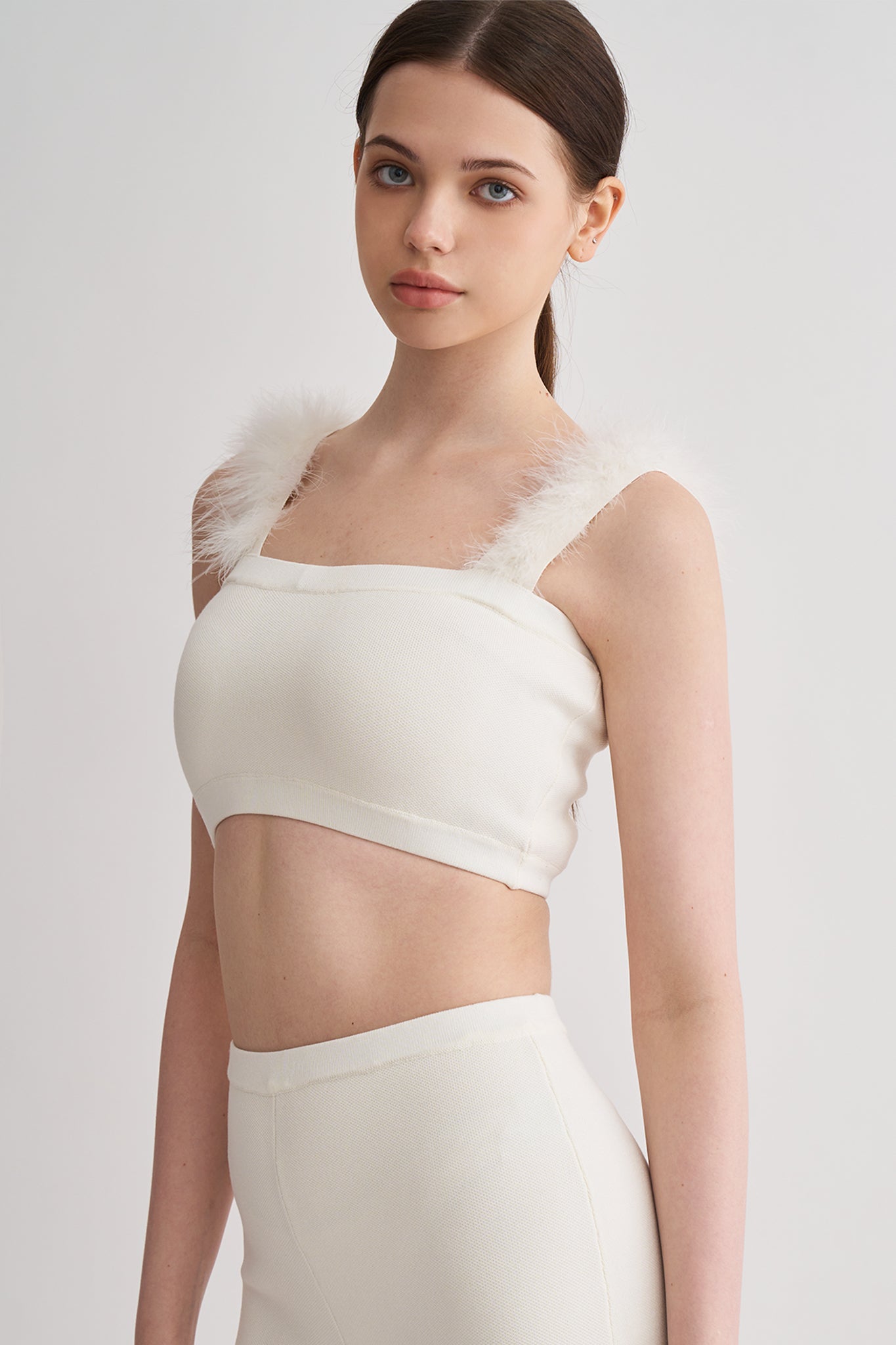 毛毛針織上衣<br>Feather Trim Knit Crop Top