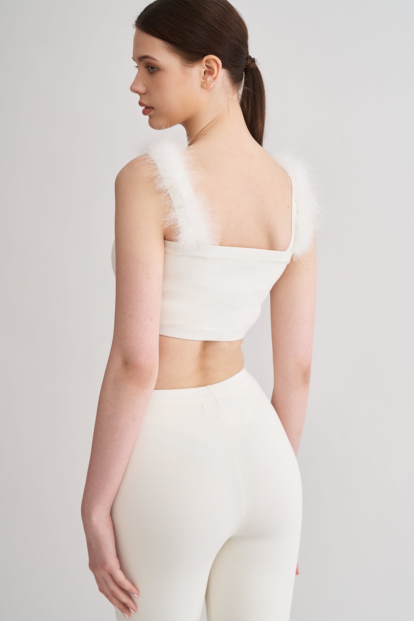 毛毛針織上衣<br>Feather Trim Knit Crop Top